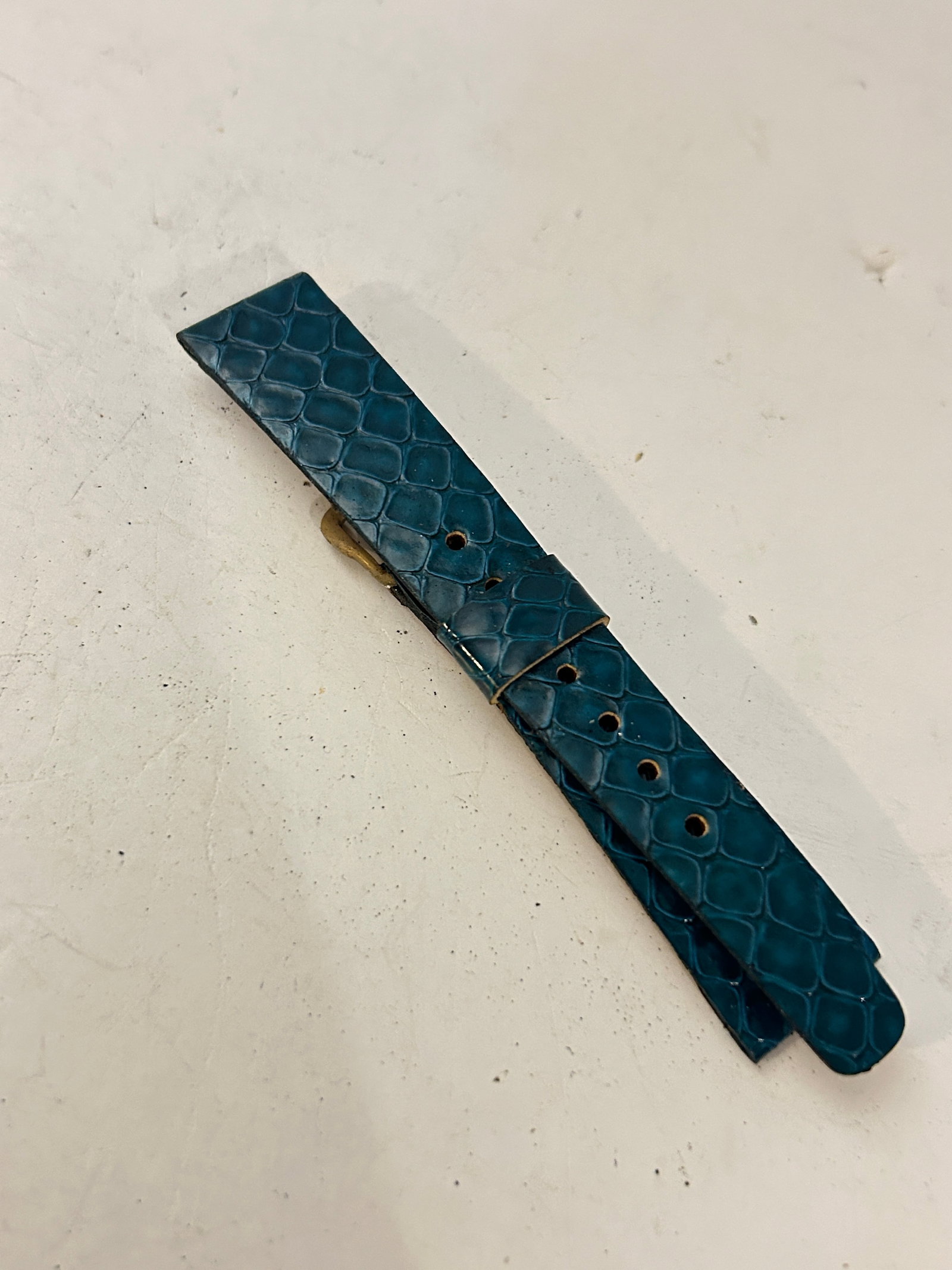 Vintage Dark Green Snake Leather Watch Band New 18mm: Vintage Dark Green Snake Leather Watch Band New 18mm Please view all photos as they are part of the description and condition of this Item, Feel free to contact me with questions or picture requests! 