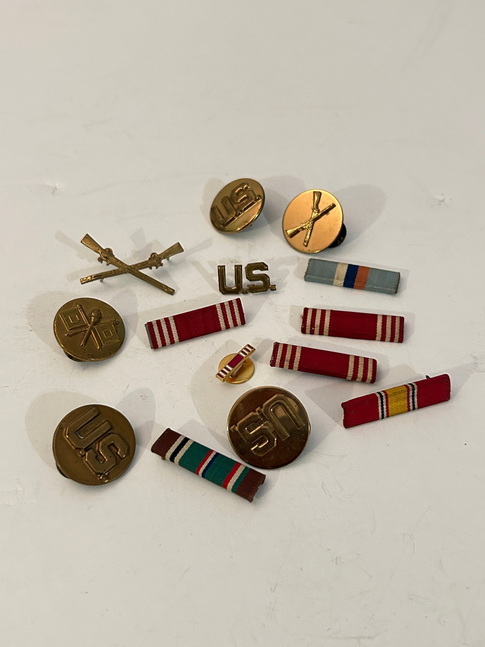 Vintage Lot of 14 Military Items: Vintage Lot of 14 Military Items Please view all photos as they are part of the description and condition of this Item, Feel free to contact me with questions or picture requests! Used Item AS IS