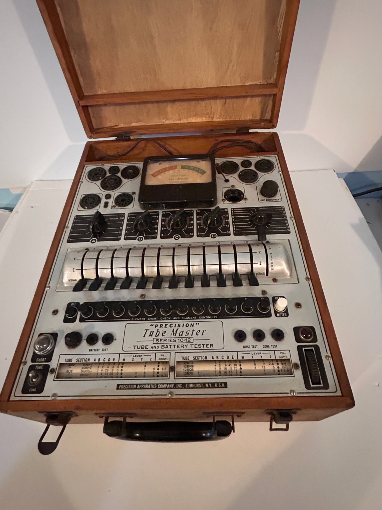 Precision Tube Master Series 10-12 Tube And Battery Tester working (1 of 4)