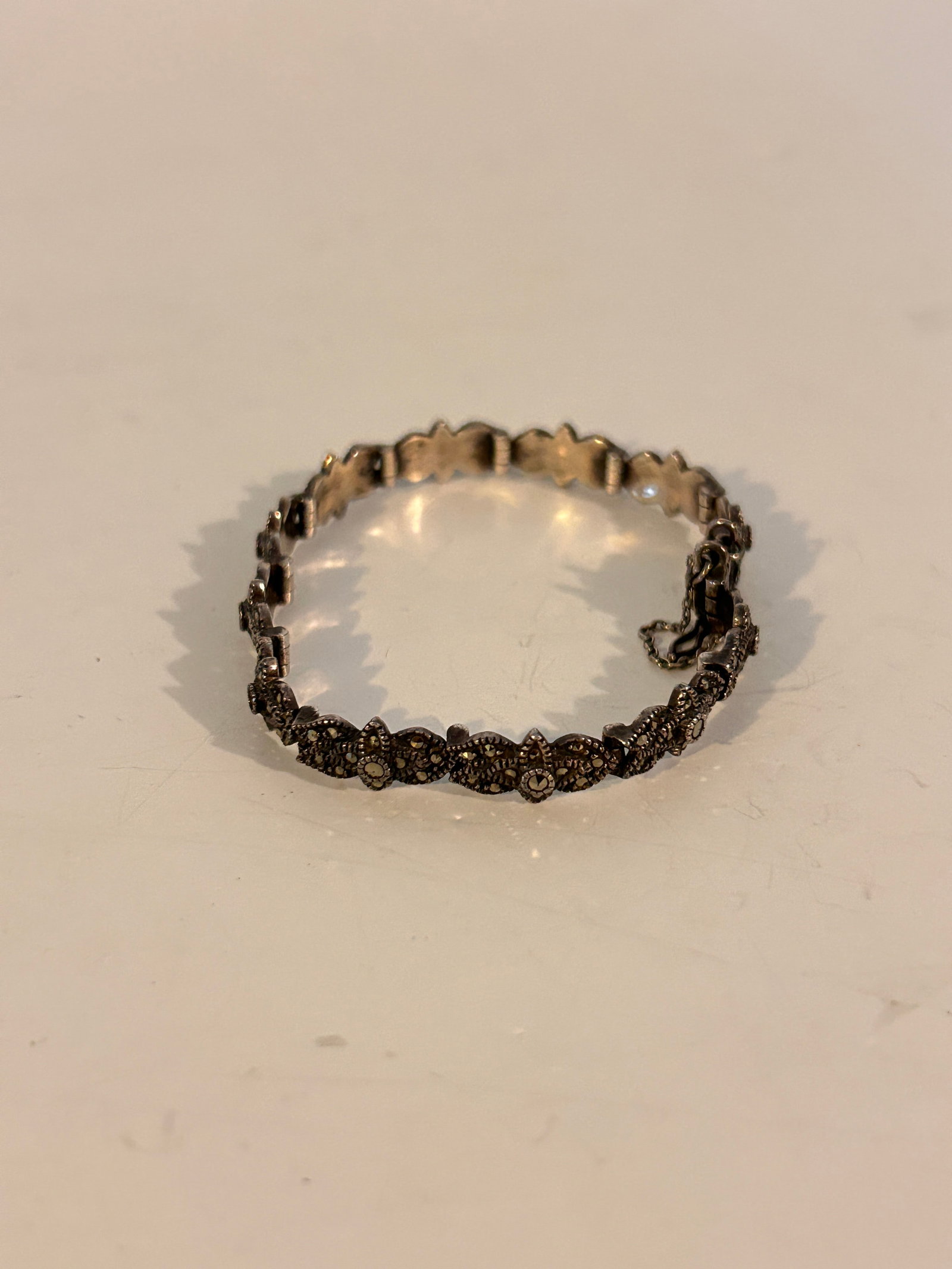 Vintage Marcasite Flowers Sterling Silver Bracelet 7": Vintage Marcasite Flowers Sterling Silver Bracelet 7" Please view all photos as they are part of the description and condition of this Item, Feel free to contact me with questions or picture