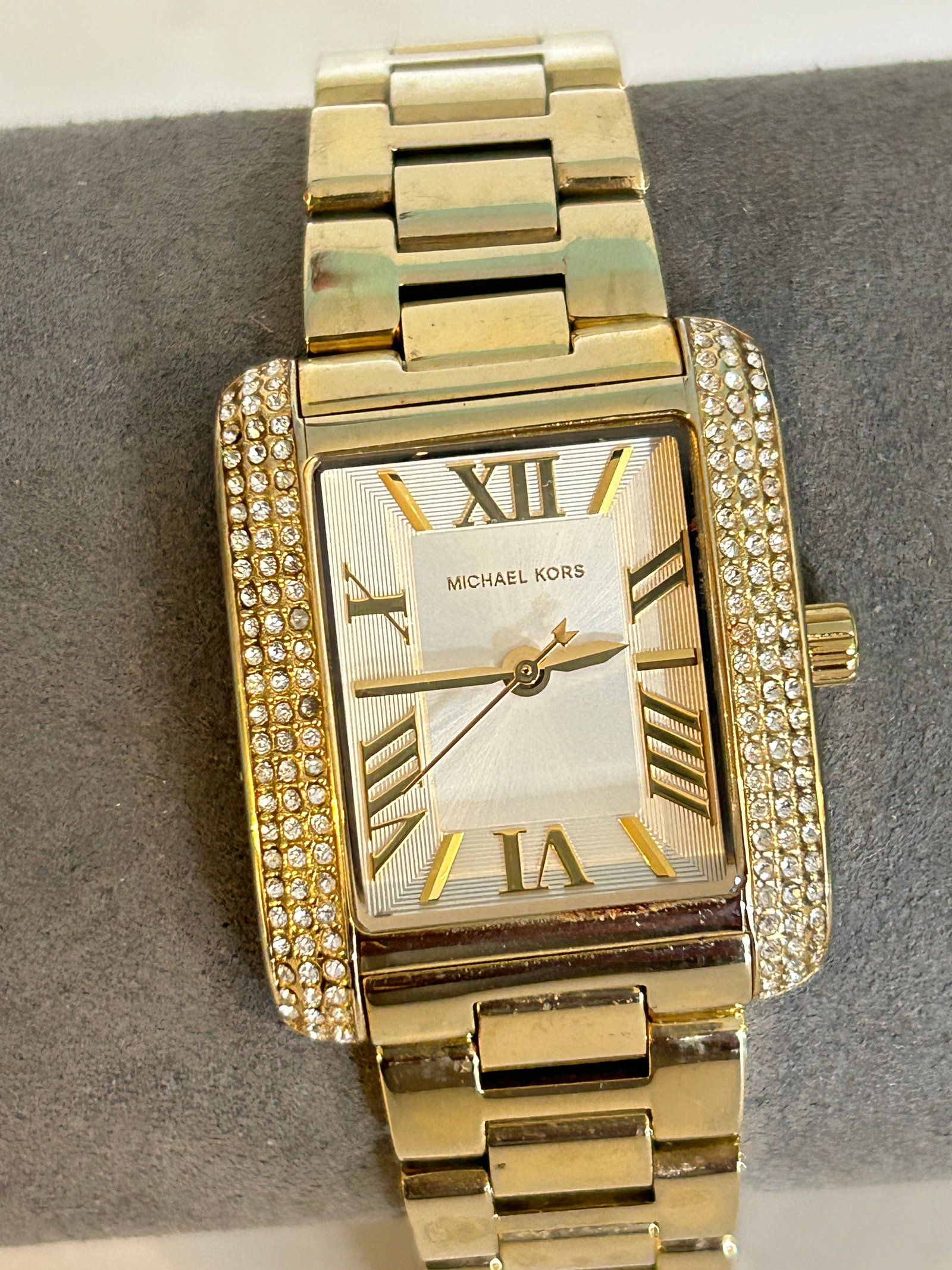 Vintage Michael Kors Emery Gold Pave Crystal Bracelet Watch MK3324 working: Vintage Michael Kors Emery Gold Pave Crystal Bracelet Watch MK3324 working Please view all photos as they are part of the description and condition of this Item, Feel free to contact me with questions