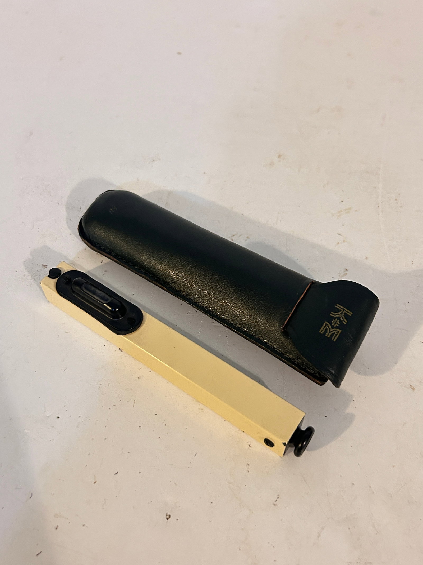 K+E Lettering Pen Drafting Tool w/ Bubble Level & Case: K+E Lettering Pen Drafting Tool w/ Bubble Level & CasePlease view all photos as they are part of the description and condition of this Item, Feel free to contact me with questions or picture requests!