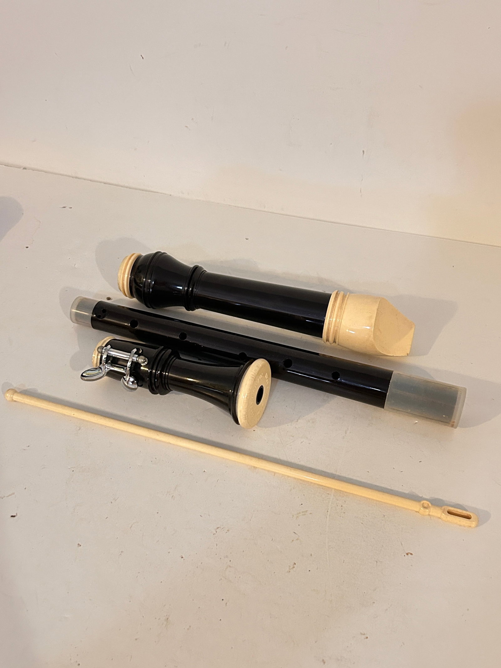 AULOS Traverso With Soft Case music flute Plastic from Japan: AULOS Traverso With Soft Case music flute Plastic from JapanPlease view all photos as they are part of the description and condition of this Item, Feel free to contact me with questions or picture req