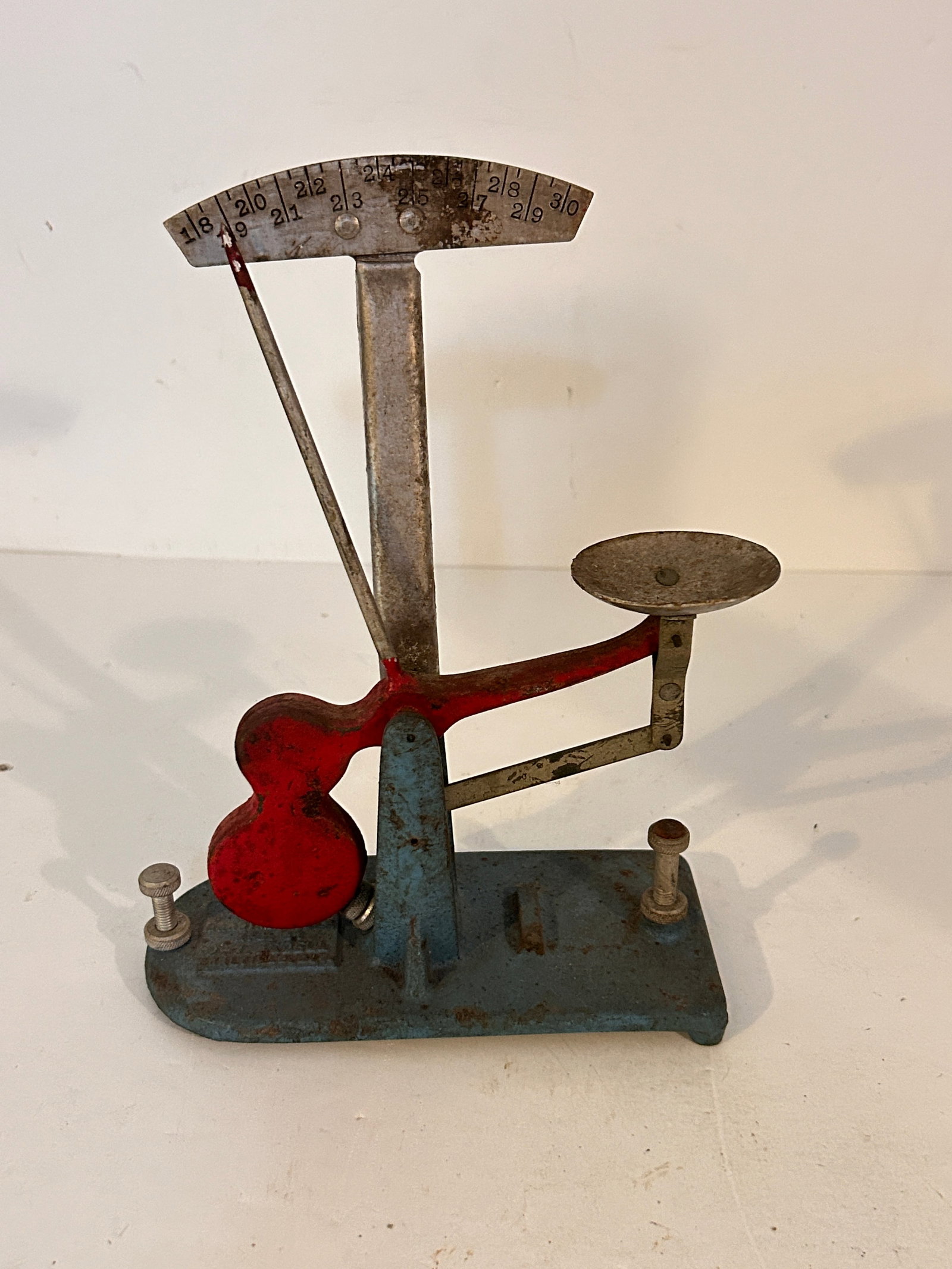 Vintage egg grading scale from 1920s Zenith Scale: Vintage egg grading scale from 1920s Zenith Scale Please view all photos as they are part of the description and condition of this Item, Feel free to contact me with questions or picture requests! Use