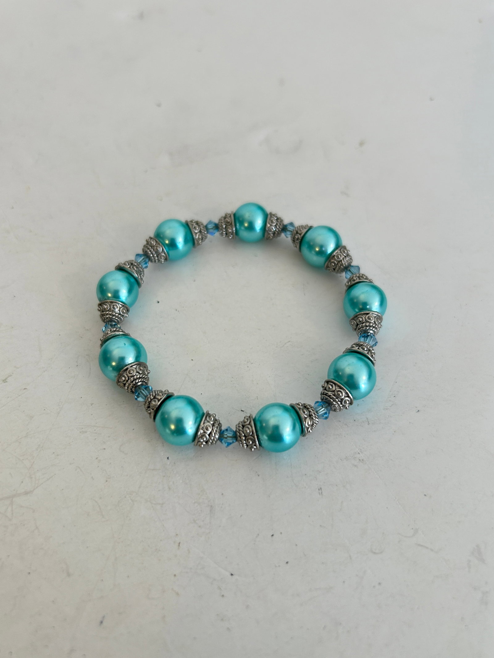 Vintage Aqua faux Pearl Beauty Womens stretch Bracelet: Vintage Aqua faux Pearl Beauty Womens stretch Bracelet Please view all photos as they are part of the description and condition of this Item, Feel free to contact me with questions or picture requests