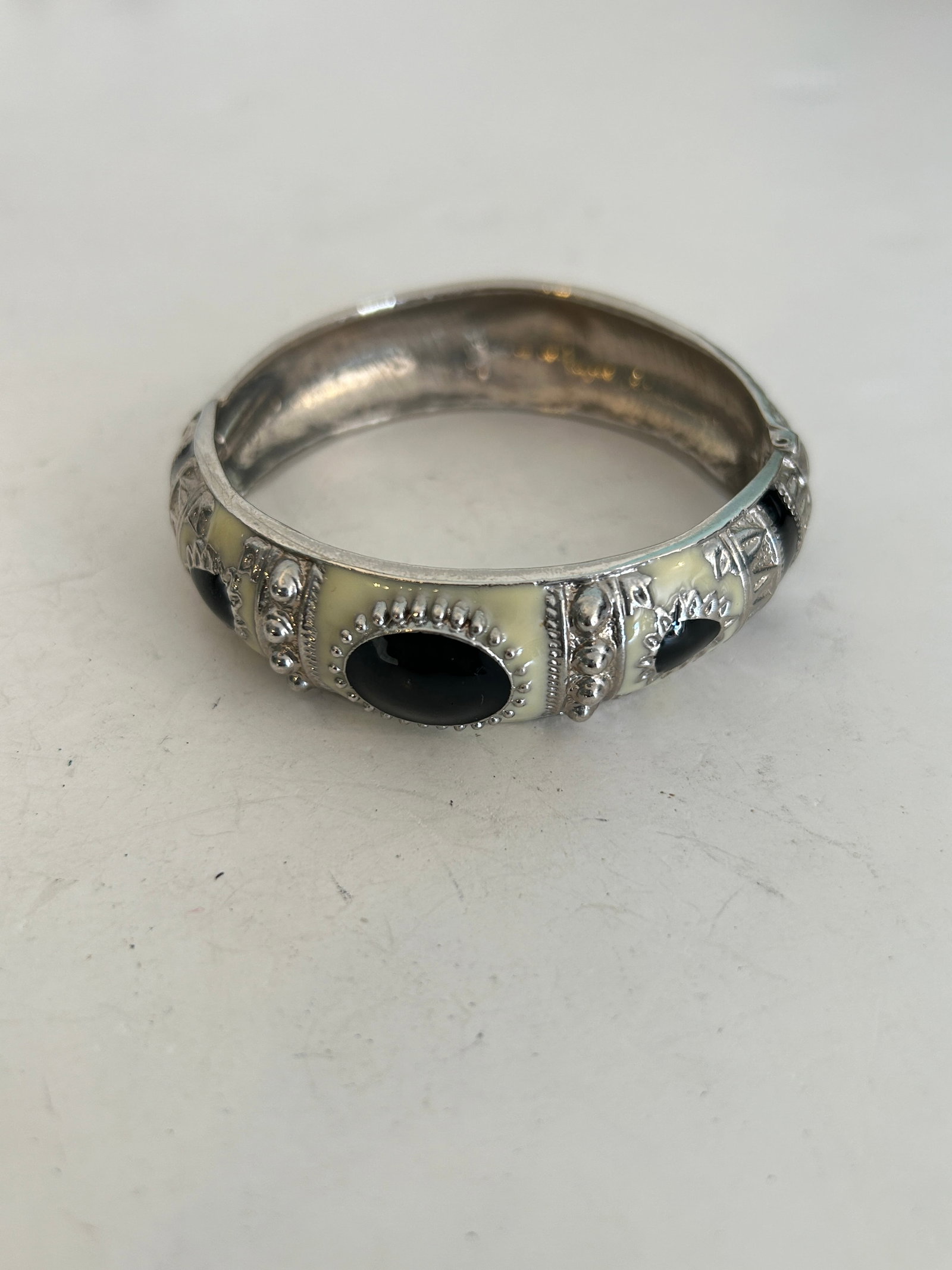 Vintage cream enamel hinged Bracelet 7": Vintage cream enamel hinged Bracelet 7" Please view all photos as they are part of the description and condition of this Item, Feel free to contact me with questions or picture requests! Used Item AS 