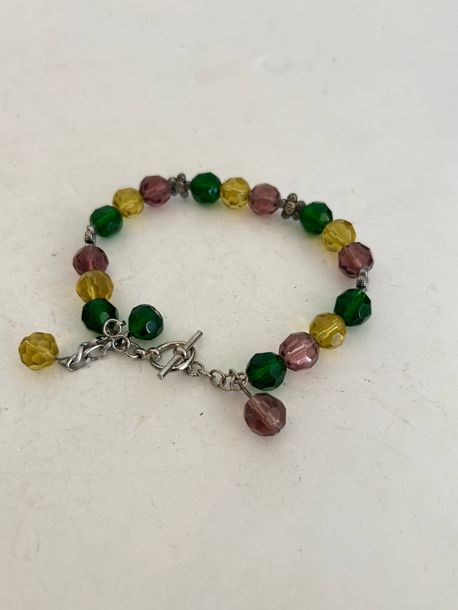 Vintage Beaded Crystal color Bracelet 8": Vintage Beaded Crystal color Bracelet 8" Please view all photos as they are part of the description and condition of this Item, Feel free to contact me with questions or picture requests! Used Item AS