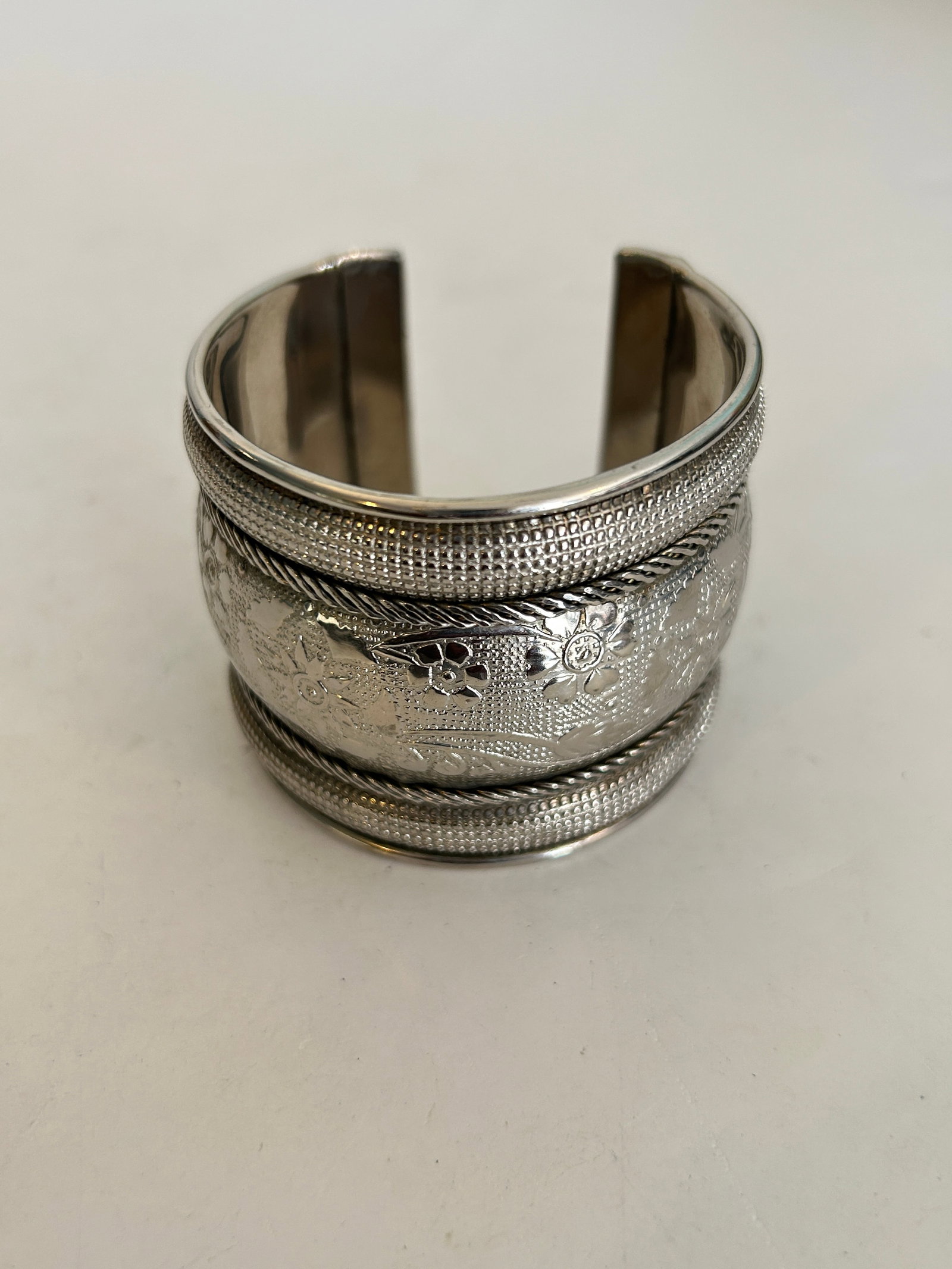 Vintage Scrolled Silver Cuff Bangle Bracelet 6": Vintage Scrolled Silver Cuff Bangle Bracelet 6" Please view all photos as they are part of the description and condition of this Item, Feel free to contact me with questions or picture requests! Used 