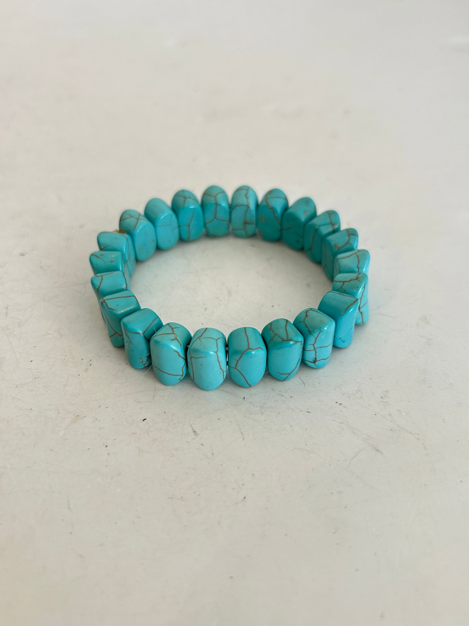 Vintage Turquoise Bead Stretch Bracelet: Vintage Turquoise Bead Stretch Bracelet Please view all photos as they are part of the description and condition of this Item, Feel free to contact me with questions or picture requests! Used Item AS 