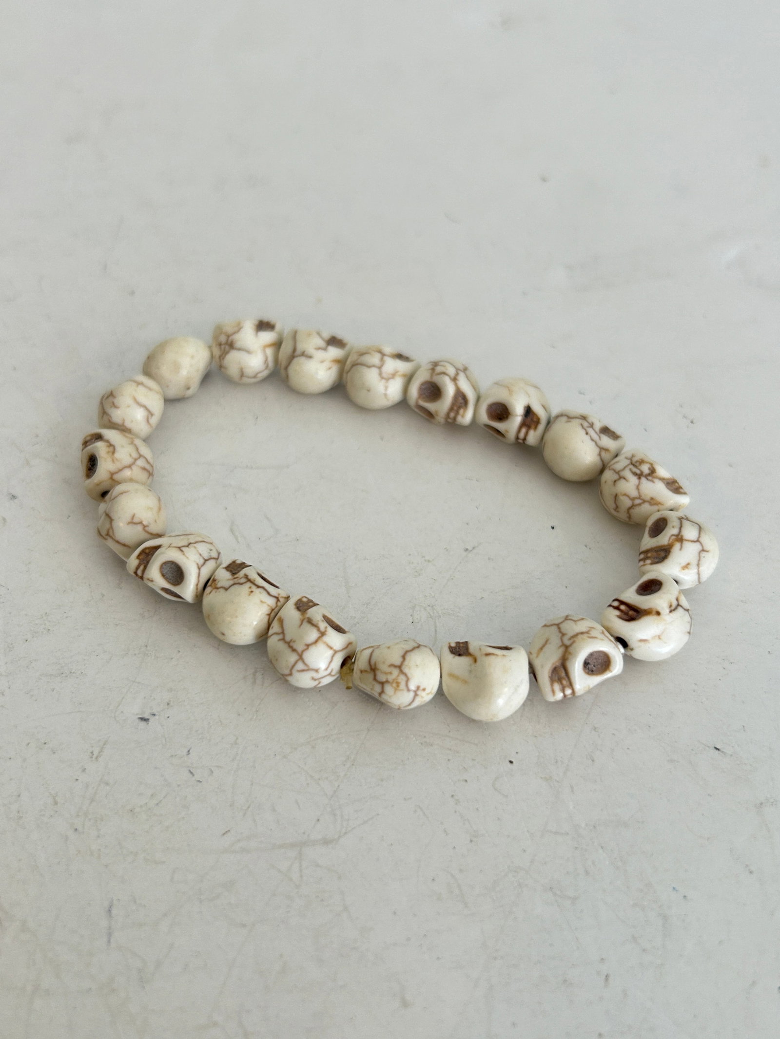 Vintage Cream colored howlite carved skull stretch Bracelet: Vintage Cream colored howlite carved skull stretch Bracelet Please view all photos as they are part of the description and condition of this Item, Feel free to contact me with questions or picture req