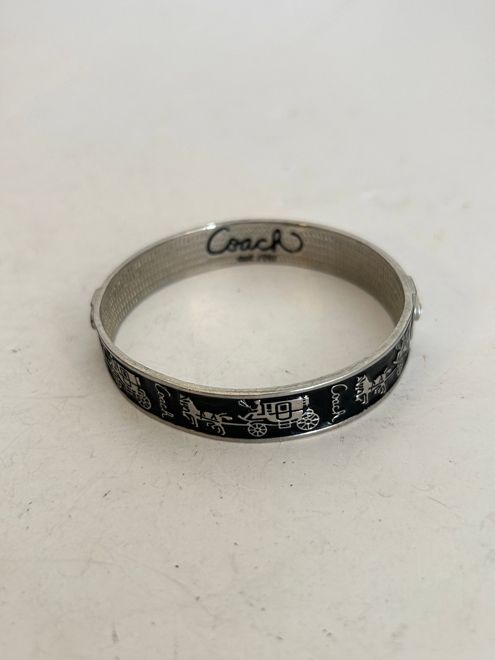 Vintage Coach Faux Stone Signature Horse Carriage Bangle Bracelet 7": Vintage Coach Faux Stone Signature Horse Carriage Bangle Bracelet 7" Please view all photos as they are part of the description and condition of this Item, Feel free to contact me with questions or pi