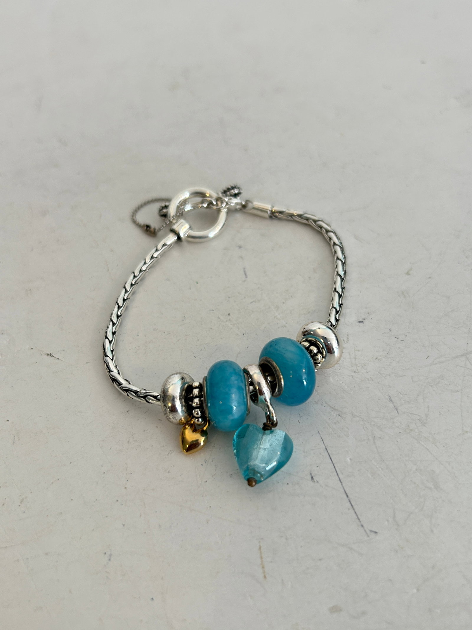 Vintage Blue Glass Beads Heart charm Bracelet 7": Vintage Blue Glass Beads Heart charm Bracelet 7" Please view all photos as they are part of the description and condition of this Item, Feel free to contact me with questions or picture requests! Used