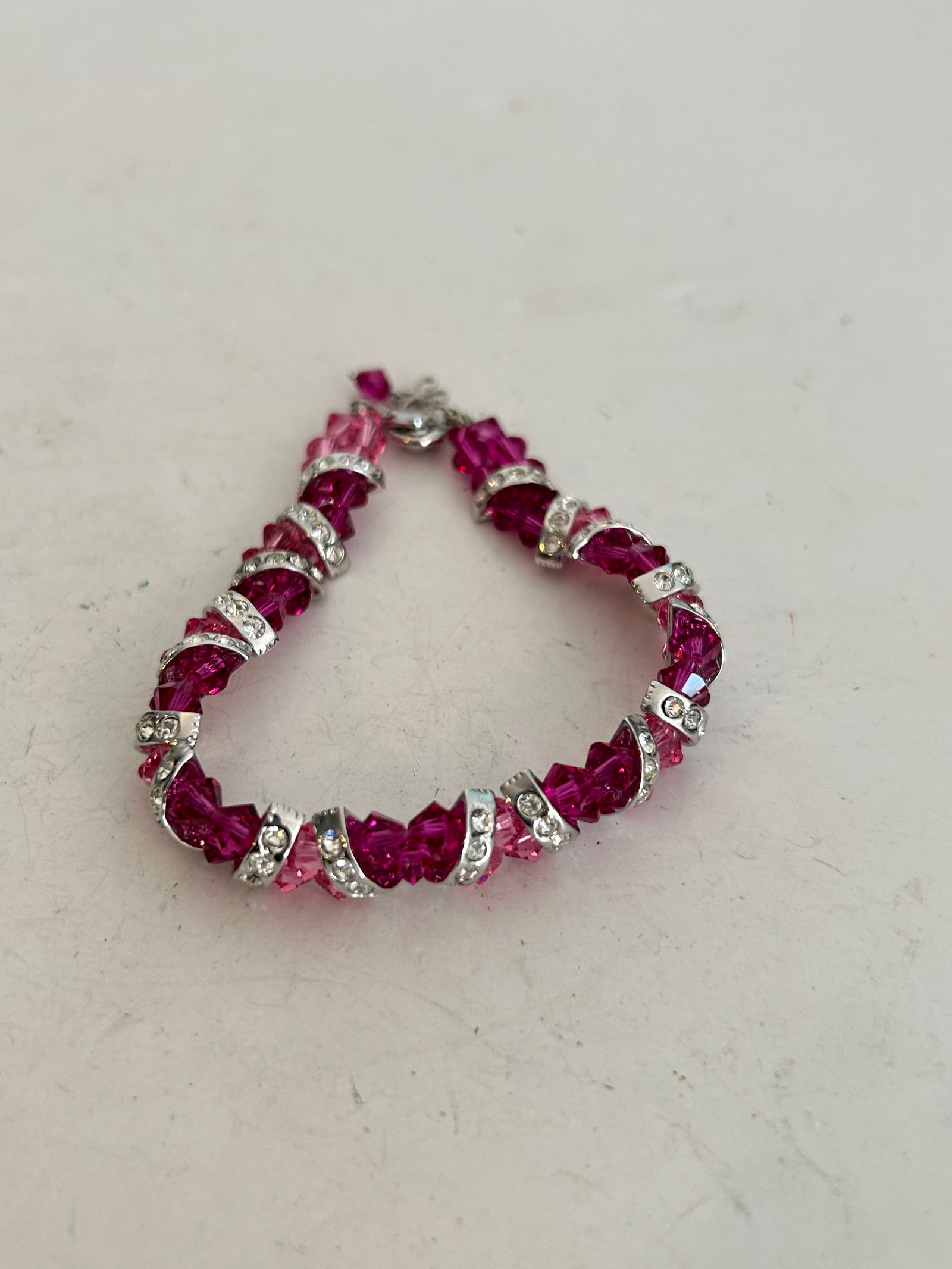 Vintage Red & Pink Rhinestone Bracelet adjustable: Vintage Red & Pink Rhinestone Bracelet adjustable Please view all photos as they are part of the description and condition of this Item, Feel free to contact me with questions or picture requests! Use