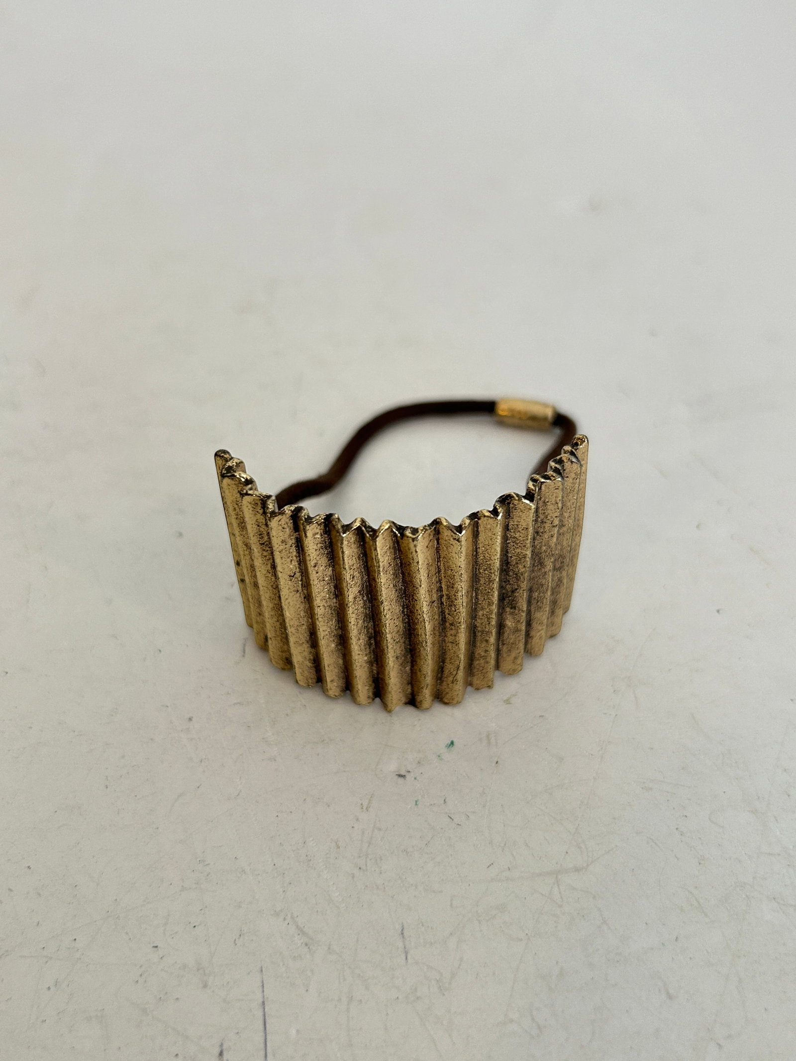 Vintage Lucky Brand fanned gold-tone metal ponytail Bracelet stretch: Vintage Lucky Brand fanned gold-tone metal ponytail Bracelet stretch Please view all photos as they are part of the description and condition of this Item, Feel free to contact me with questions or pi