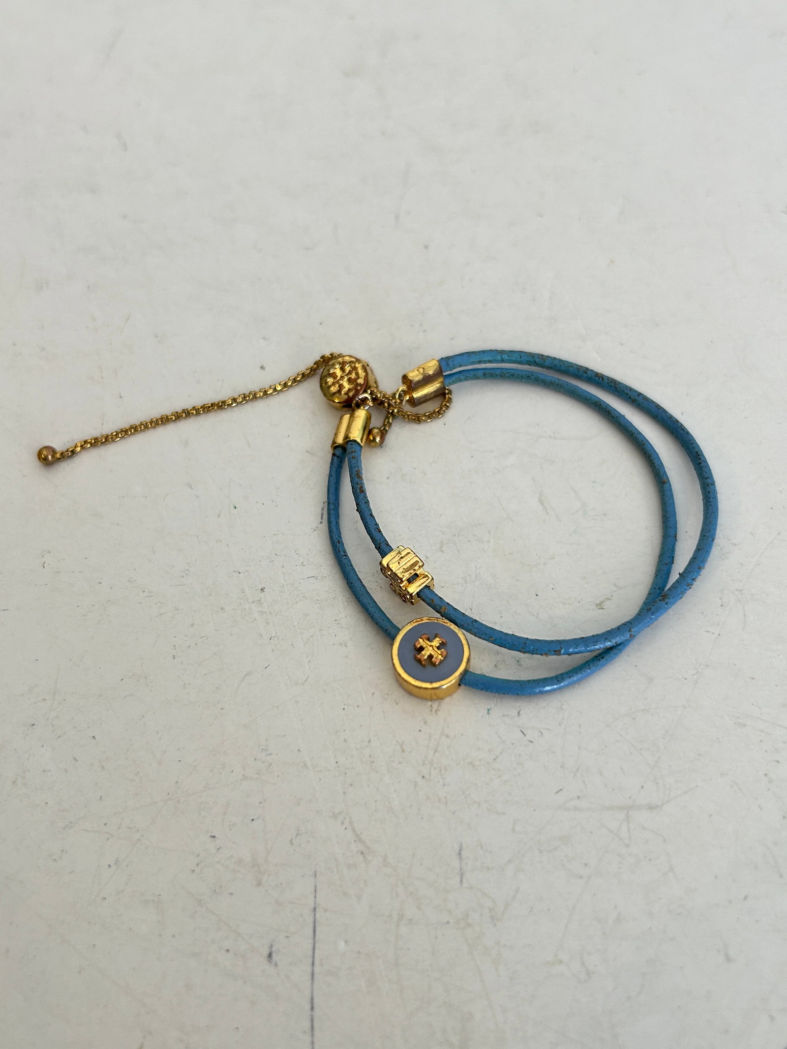 Vintage Tory Burch Kira Enamel Slider Bracelet in Light Blue/Gold Tone: Vintage Tory Burch Kira Enamel Slider Bracelet in Light Blue/Gold Tone Please view all photos as they are part of the description and condition of this Item, Feel free to contact me with questions or 