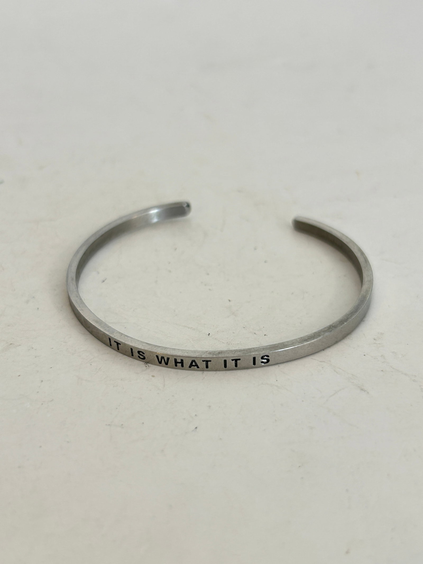 Vintage Stainless MantraBand Bracelet 7? Silver Tone Inspirational: Vintage Stainless MantraBand Bracelet 7? Silver Tone Inspirational Please view all photos as they are part of the description and condition of this Item, Feel free to contact me with questions or pict