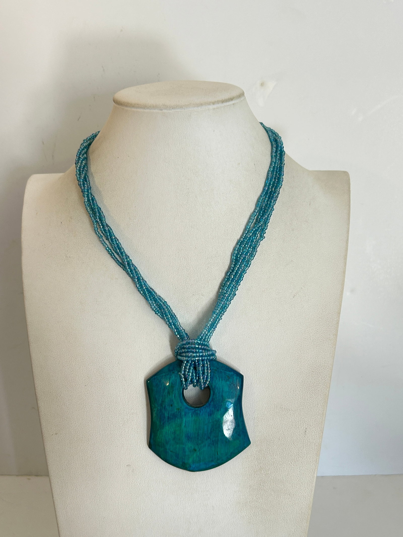 Vintage Blue Faux Turquoise Bead Multistrand Necklace 18": Vintage Blue Faux Turquoise Bead Multistrand Necklace 18" Please view all photos as they are part of the description and condition of this Item, Feel free to contact me with questions or picture reque