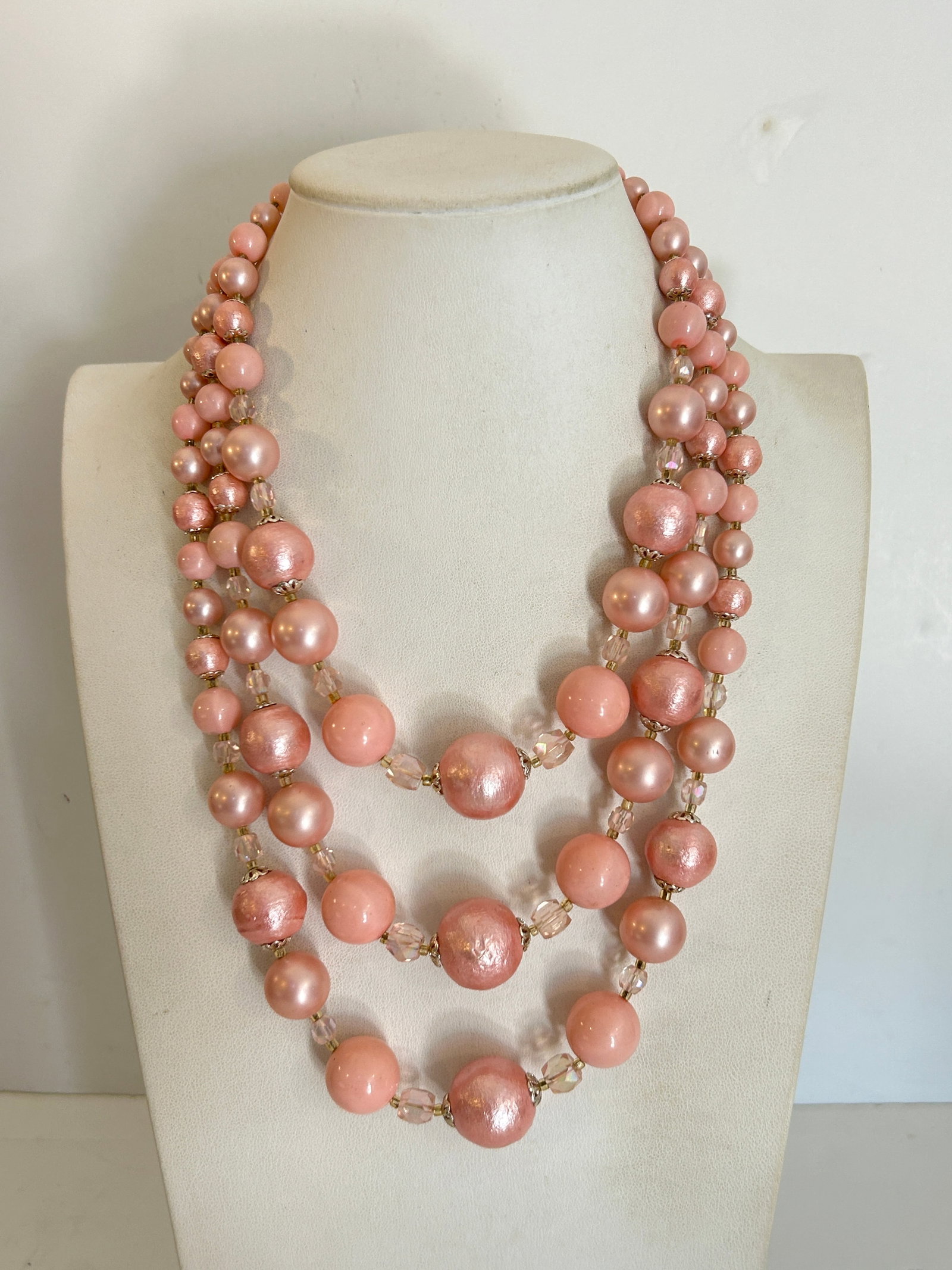 Vintage 3 Strand Pink Faux Pearl and Clear Bead Necklace Japan 18": Vintage 3 Strand Pink Faux Pearl and Clear Bead Necklace Japan 18" Please view all photos as they are part of the description and condition of this Item, Feel free to contact me with questions or pict