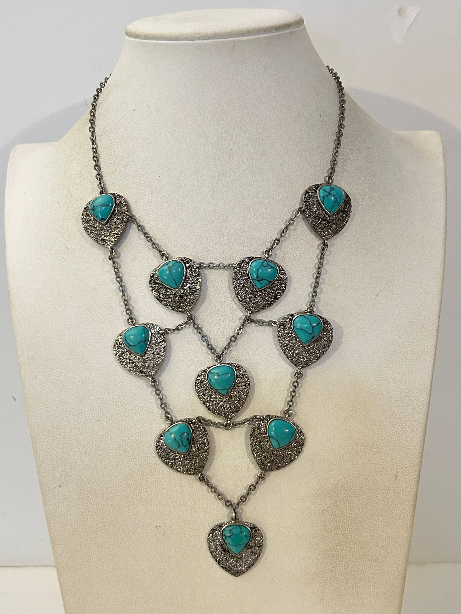 Vintage Kenneth Cole Gold Tone Triple Stand Turquoise & Silver tone Beaded Necklace 21": Vintage Kenneth Cole Gold Tone Triple Stand Turquoise & Silver tone Beaded Necklace 21" Please view all photos as they are part of the description and condition of this Item, Feel free to contact me w