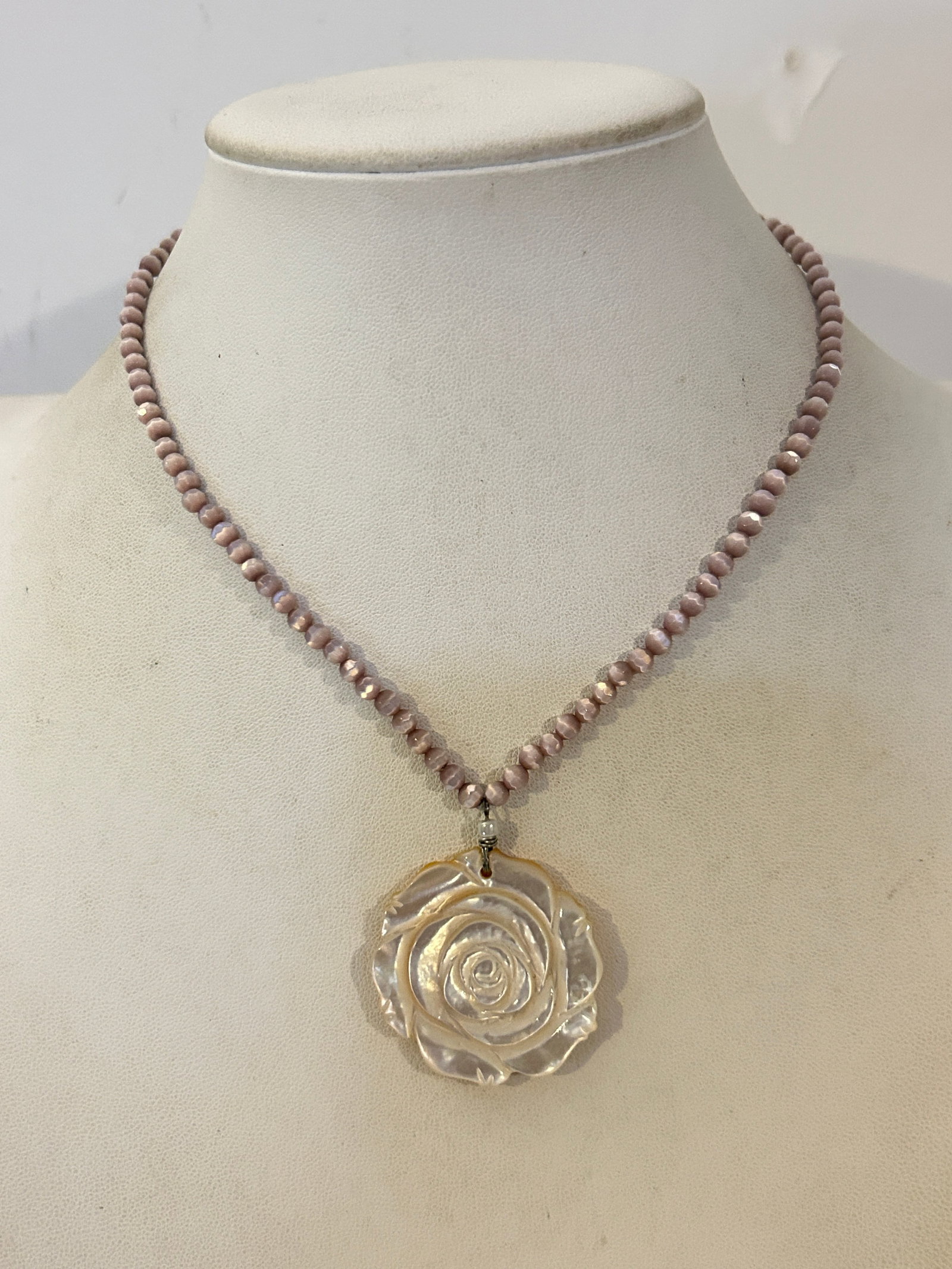 Vintage Sterling Silver choker shell mother of pearl MOP carved rose and bead Necklace 16": Vintage Sterling Silver choker shell mother of pearl MOP carved rose and bead Necklace 16" Please view all photos as they are part of the description and condition of this Item, Feel free to contact m