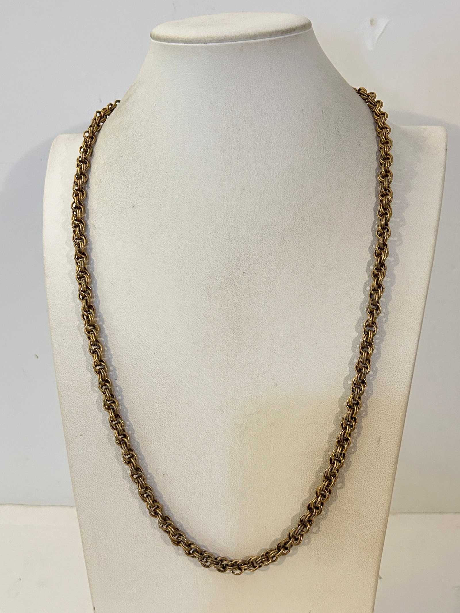 Vintage gold-tone textured rope chain Necklace 28": Vintage gold-tone textured rope chain Necklace 28" Please view all photos as they are part of the description and condition of this Item, Feel free to contact me with questions or picture requests! Us