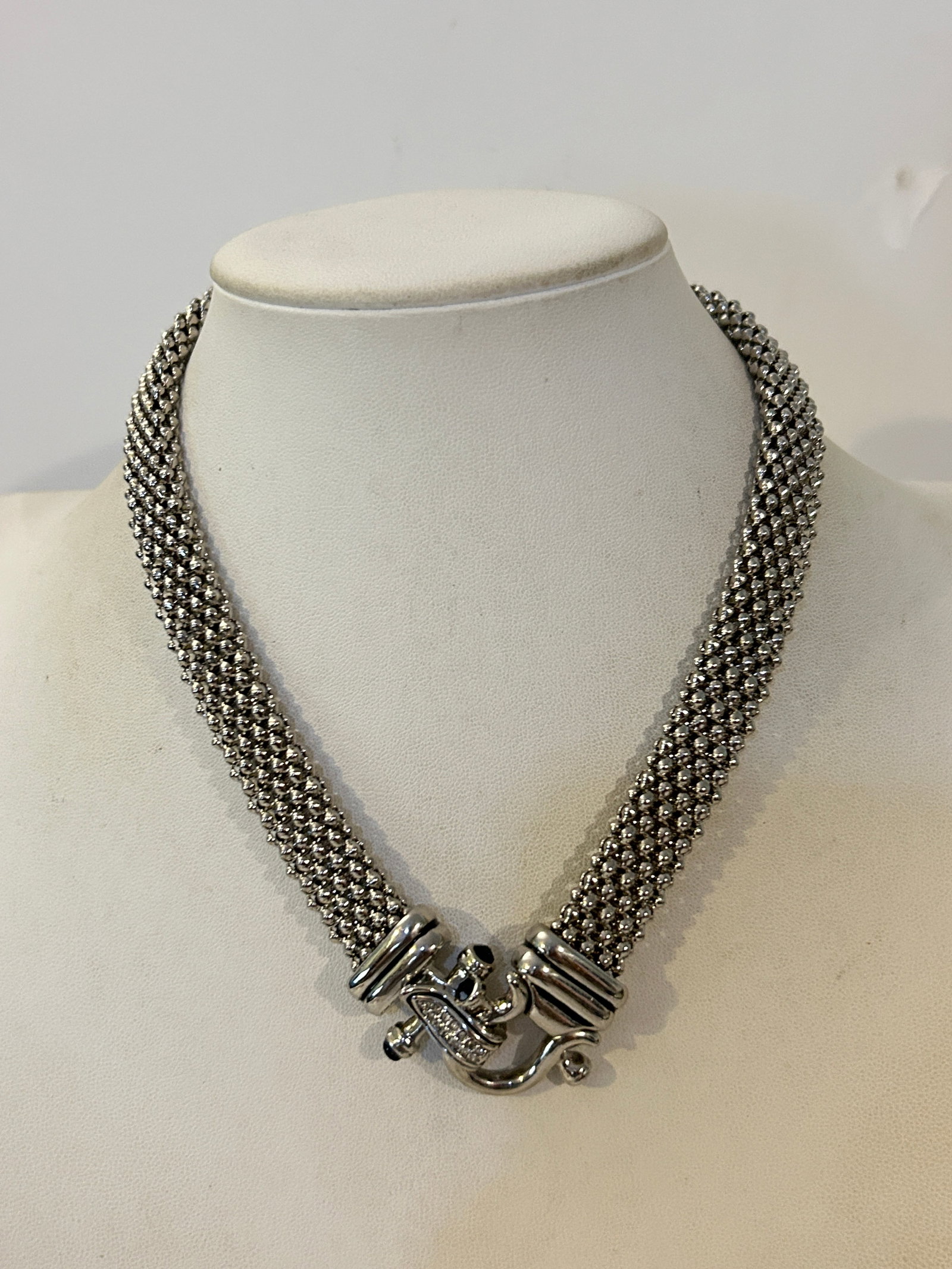 Vintage Popcorn Necklace With Black Onyx And Rhinestone Magnetic Closure 18": Vintage Popcorn Necklace With Black Onyx And Rhinestone Magnetic Closure 18" Please view all photos as they are part of the description and condition of this Item, Feel free to contact me with questio