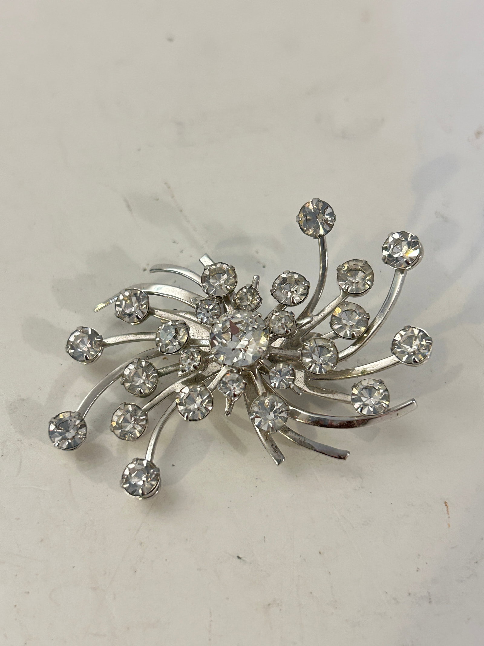 Emmons Rhinestone Pin Brooch Signed: Emmons Rhinestone Pin Brooch Signed Please view all photos as they are part of the description and condition of this Item, Feel free to contact me with questions or picture requests! Used Item AS IS
