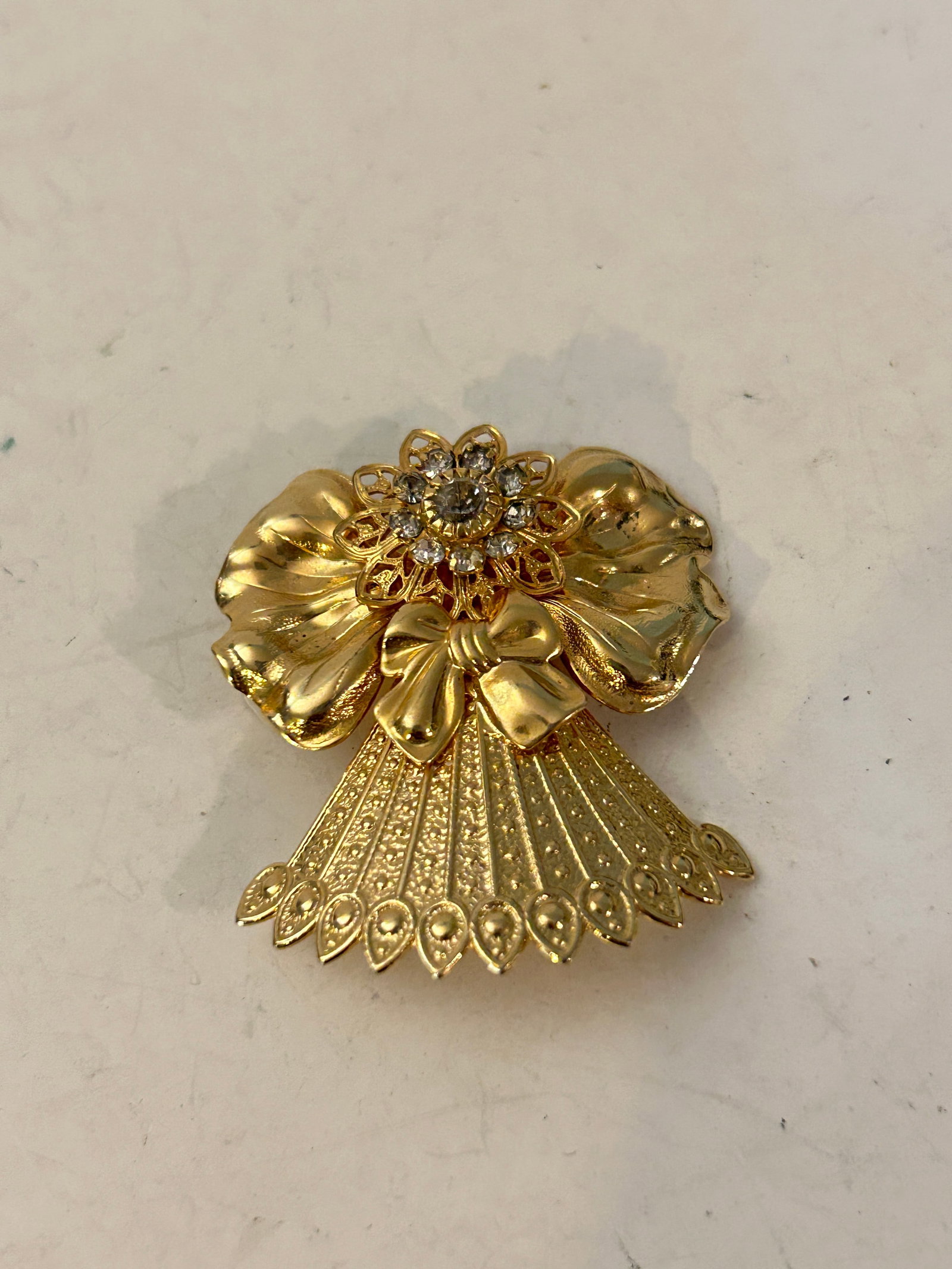 Vintage Gold Tone Angels of Love Jane 1999 Rhinestone Brooch Pin: Vintage Gold Tone Angels of Love Jane 1999 Rhinestone Brooch Pin Please view all photos as they are part of the description and condition of this Item, Feel free to contact me with questions or pictur
