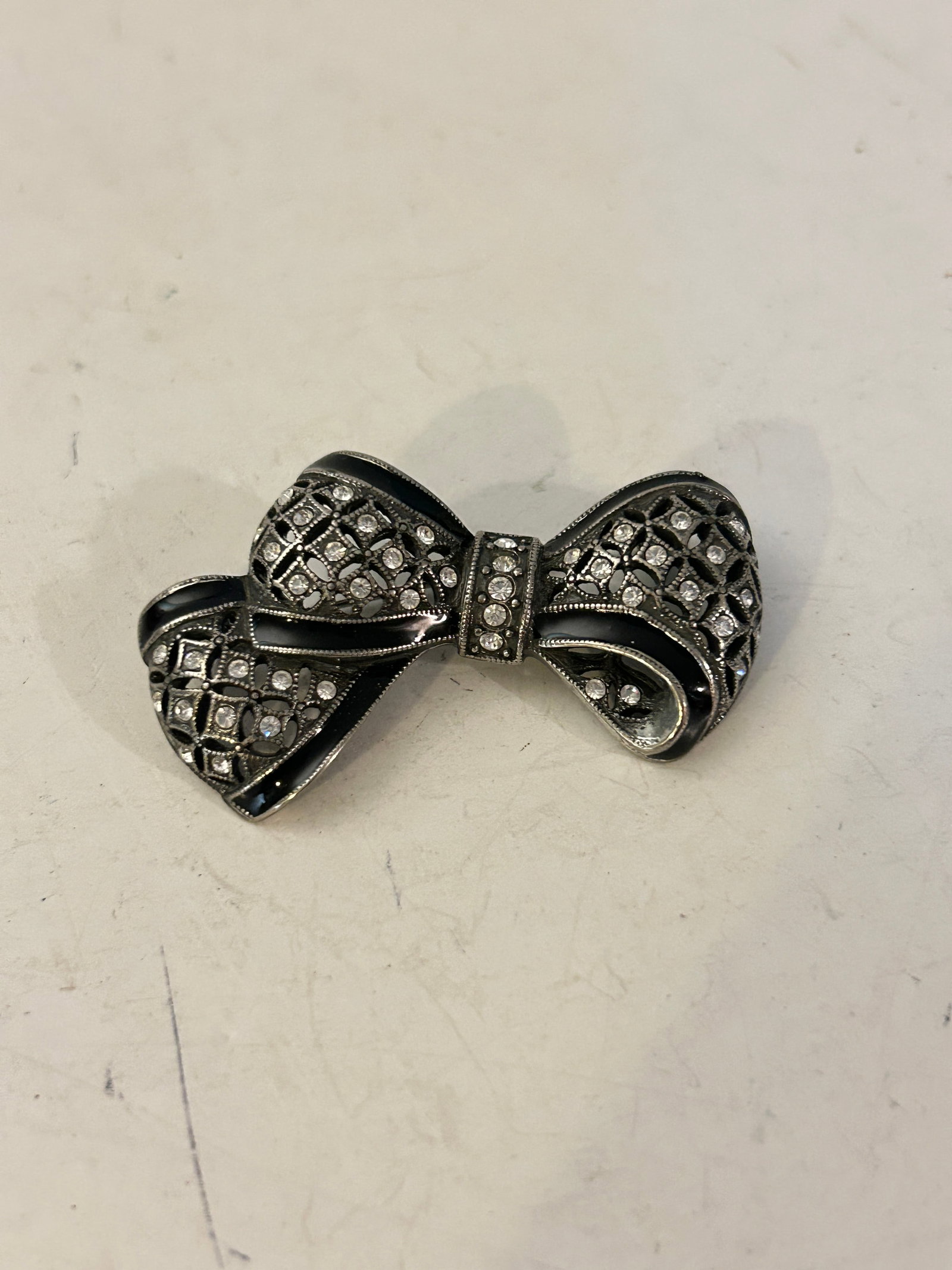 Vintage Anne Klein Brooch Bow Rhinestones & Black Enamel Silver-Toned: Vintage Anne Klein Brooch Bow Rhinestones & Black Enamel Silver-Toned Please view all photos as they are part of the description and condition of this Item, Feel free to contact me with questions or p
