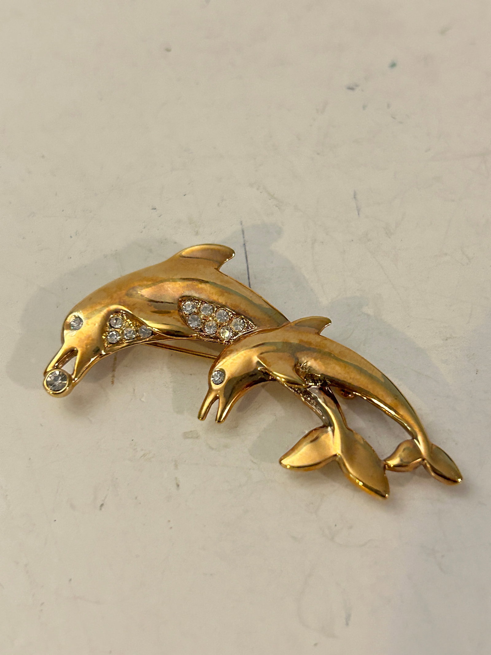 Vintage Gold Tone Dolphins Pin with Rhinestones Brooch: Vintage Gold Tone Dolphins Pin with Rhinestones Brooch Please view all photos as they are part of the description and condition of this Item, Feel free to contact me with questions or picture requests