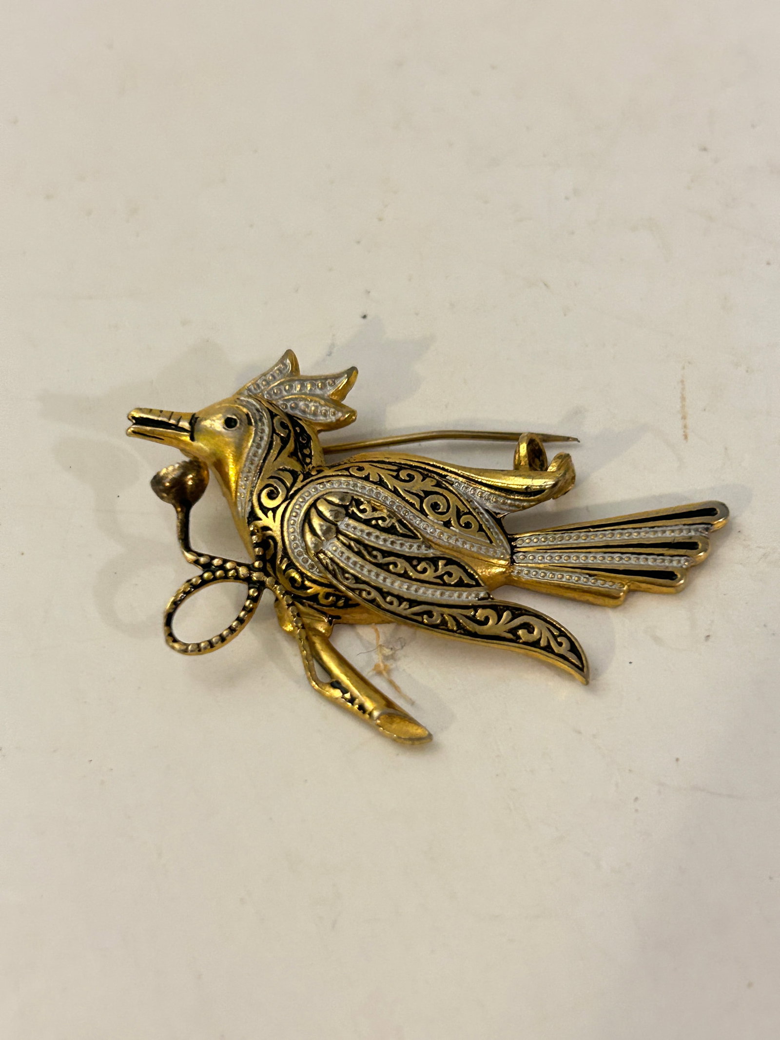 Vintage damascene gold-plated bird Brooch missing pearl: Vintage damascene gold-plated bird Brooch missing pearl Please view all photos as they are part of the description and condition of this Item, Feel free to contact me with questions or picture request