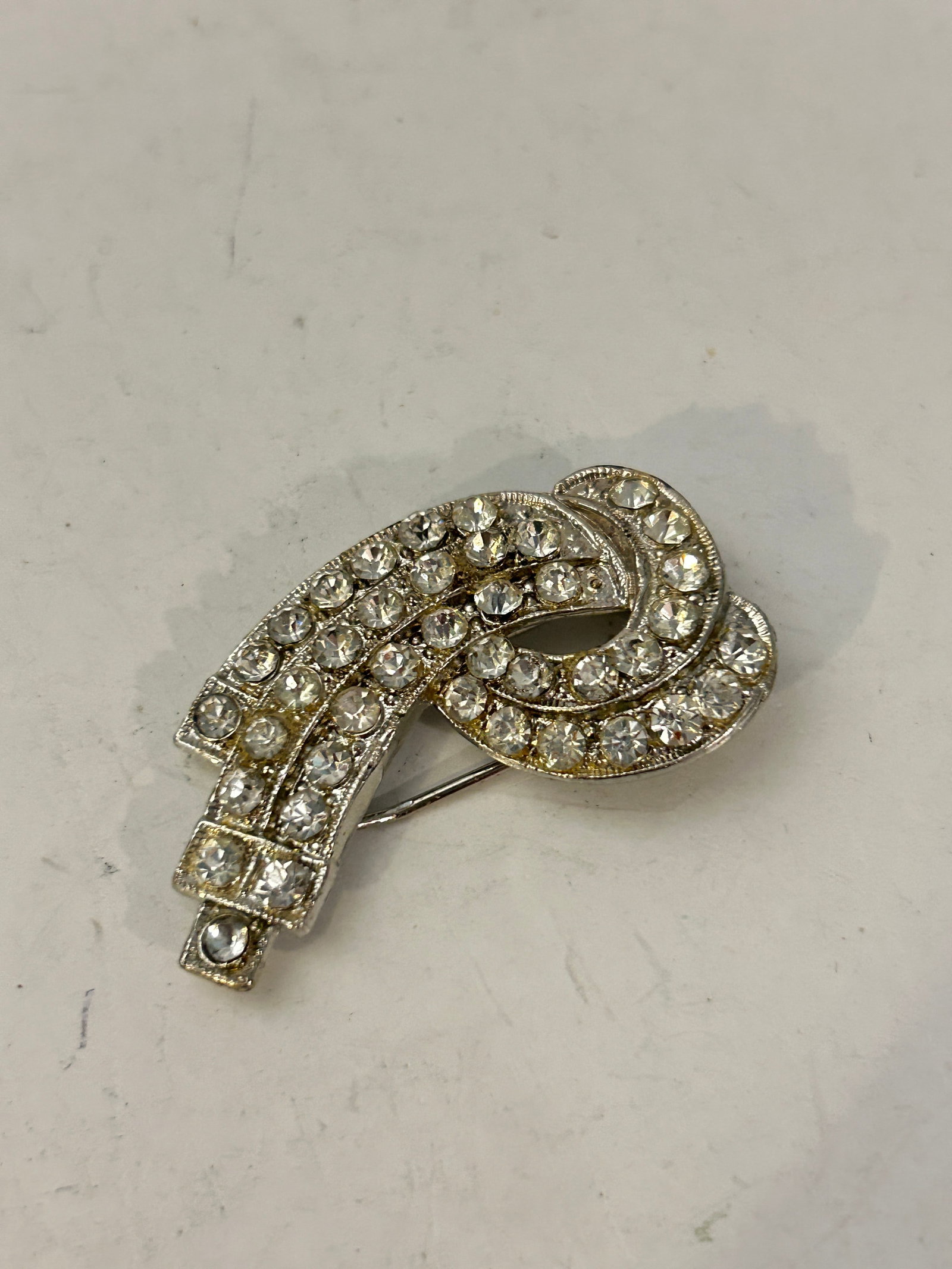 Vintage Rhinestone Dress Clip Art Deco Vintage 30s 40s: Vintage Rhinestone Dress Clip Art Deco Vintage 30s 40s Please view all photos as they are part of the description and condition of this Item, Feel free to contact me with questions or picture requests
