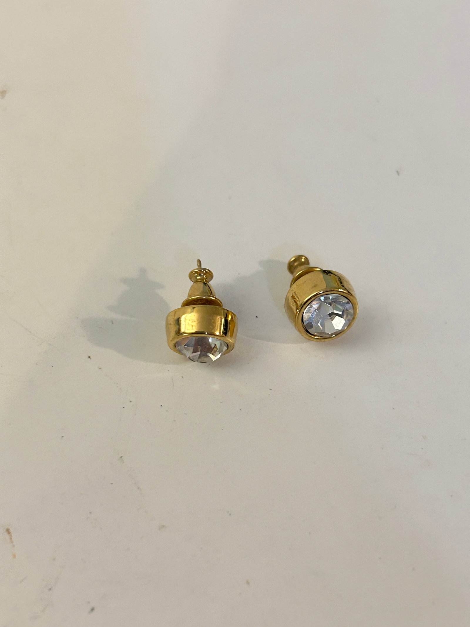 Vintage gold-tone bezel-set rhinestone stud Monet Earrings: Vintage gold-tone bezel-set rhinestone stud Monet Earrings Please view all photos as they are part of the description and condition of this Item, Feel free to contact me with questions or picture requ