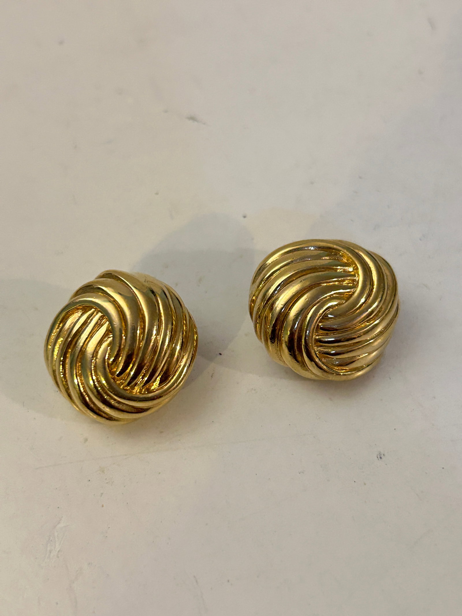 vintage Anne Klein gold-tone twisted knot clip-on earrings: vintage Anne Klein gold-tone twisted knot clip-on earrings Please view all photos as they are part of the description and condition of this Item, Feel free to contact me with questions or picture requ