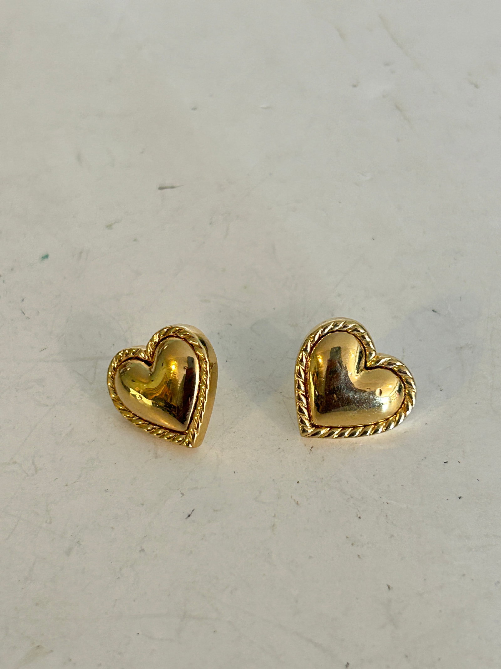 Vintage Napier puffy heart Earrings: Vintage Napier puffy heart Earrings Please view all photos as they are part of the description and condition of this Item, Feel free to contact me with questions or picture requests! Used Item AS IS