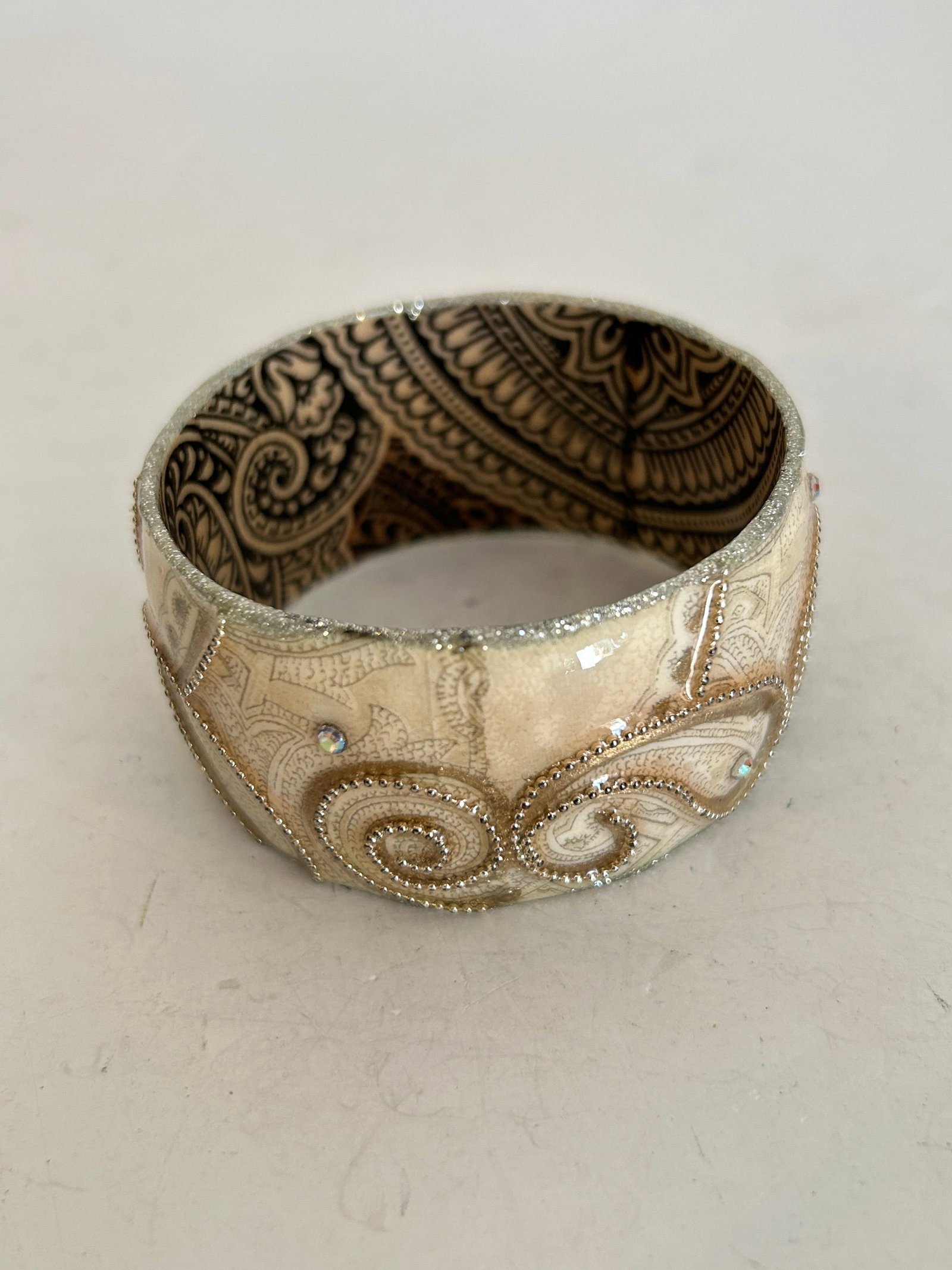 Vintage Iris Design Artisan Resin Enameled Bracelet 7": Vintage Iris Design Artisan Resin Enameled Bracelet 7" Please view all photos as they are part of the description and condition of this Item, Feel free to contact me with questions or picture requests