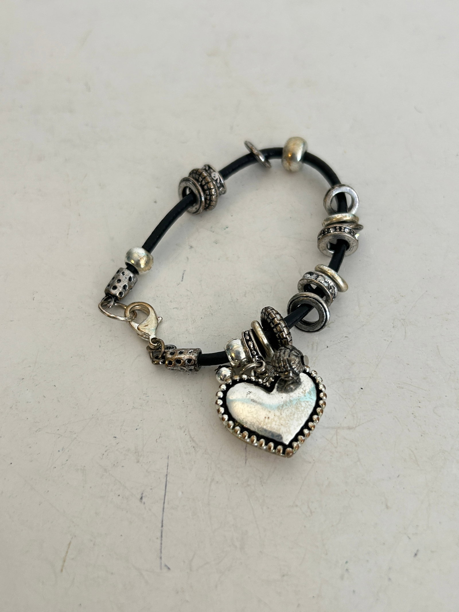 Vintage RMN Heart Dangle Charm Bracelet 7": Vintage RMN Heart Dangle Charm Bracelet 7" Please view all photos as they are part of the description and condition of this Item, Feel free to contact me with questions or picture requests! Used Item 