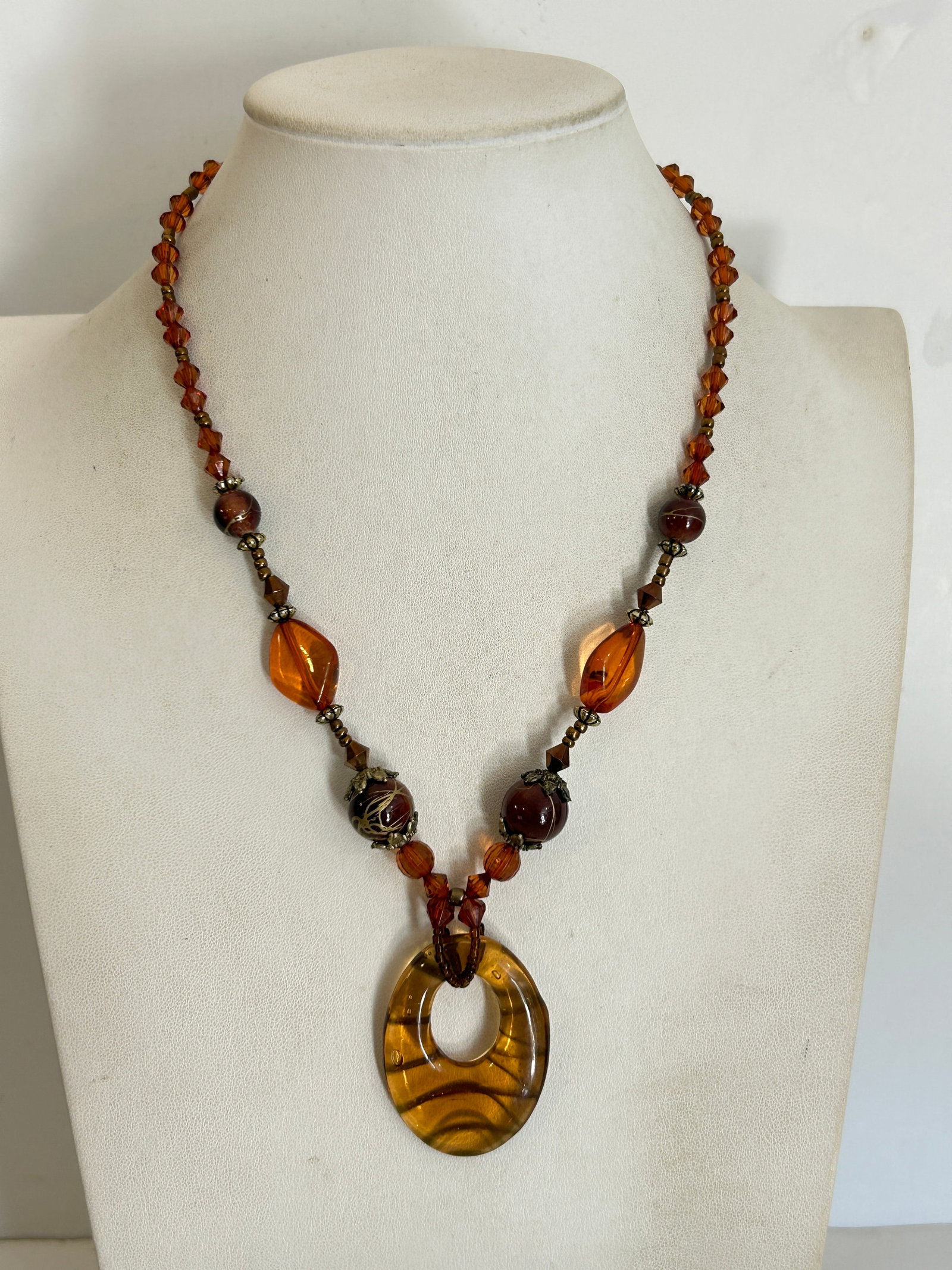 Vintage Necklace & Pendant Beautiful Artisan 20": Vintage Necklace & Pendant Beautiful Artisan 20" Please view all photos as they are part of the description and condition of this Item, Feel free to contact me with questions or picture requests! Used