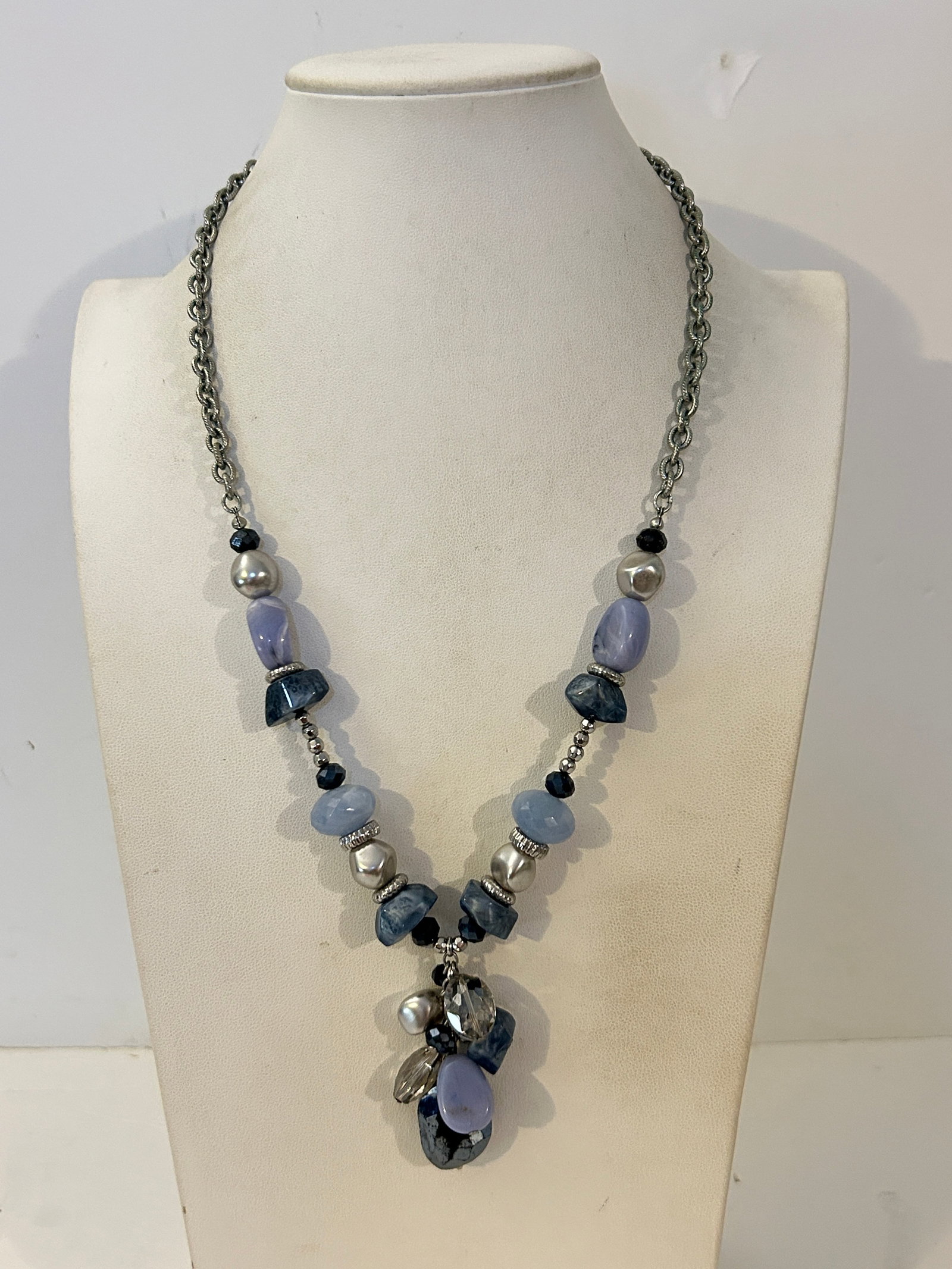 Vintage faceted black silver and blue beads Necklace 21": Vintage faceted black silver and blue beads Necklace 21" Please view all photos as they are part of the description and condition of this Item, Feel free to contact me with questions or picture reques