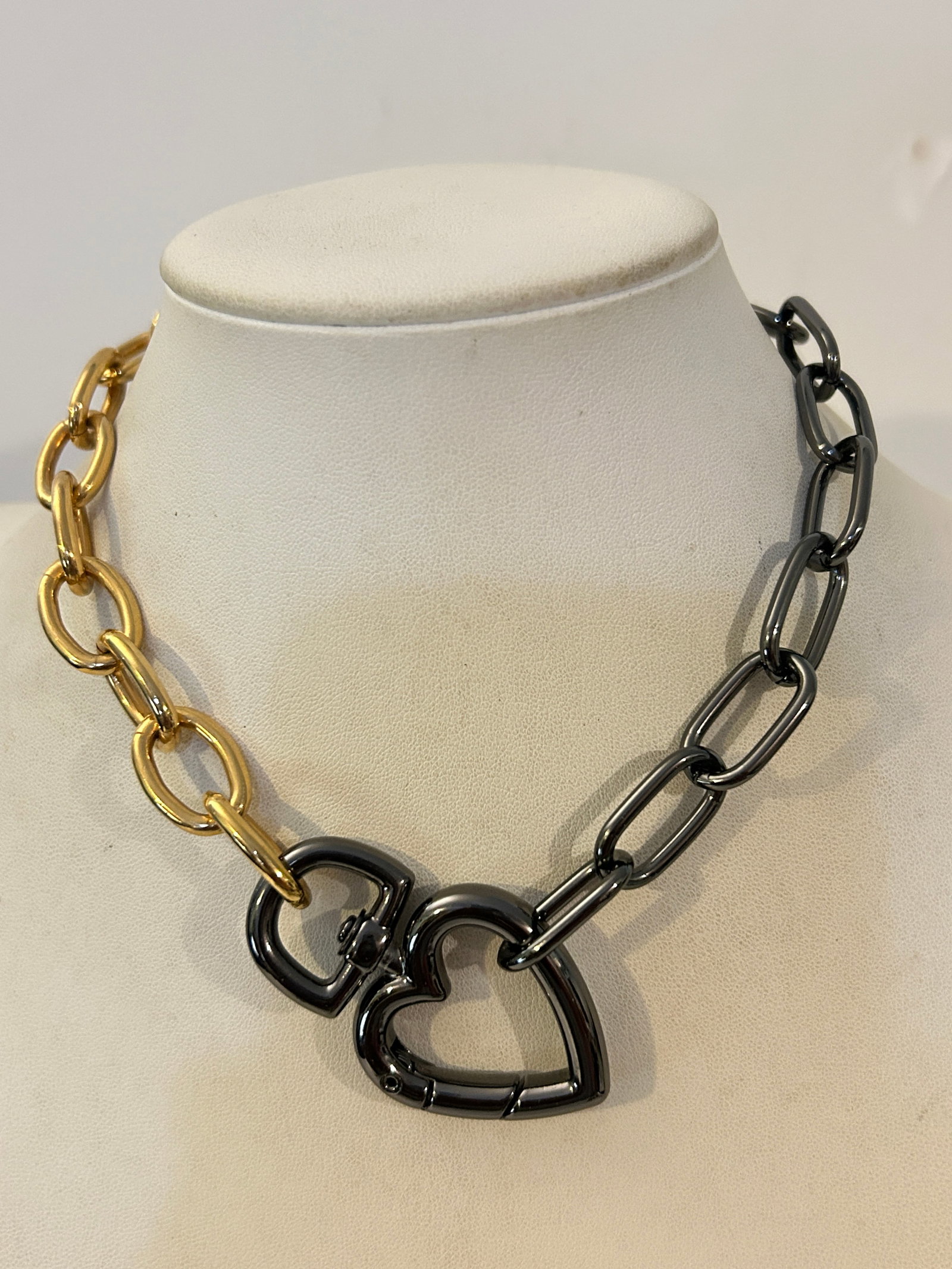 Vintage mixed-metal chunky link Heart Necklace 14": Vintage mixed-metal chunky link Heart Necklace 14" Please view all photos as they are part of the description and condition of this Item, Feel free to contact me with questions or picture requests! Us