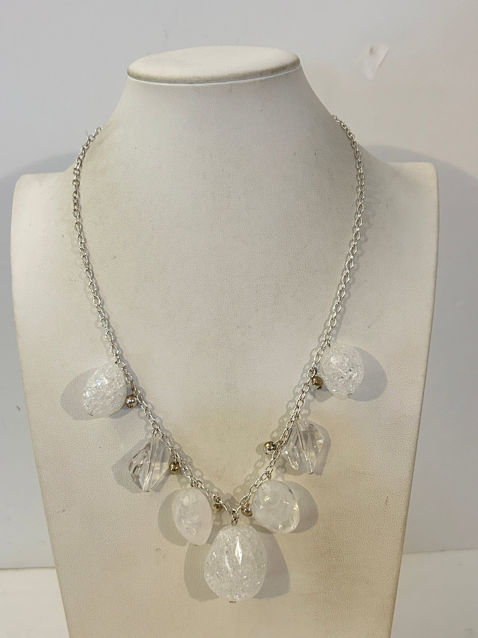 Vintage Clear Beaded Statement Necklace 18": Vintage Clear Beaded Statement Necklace 18" Please view all photos as they are part of the description and condition of this Item, Feel free to contact me with questions or picture requests! Used Item