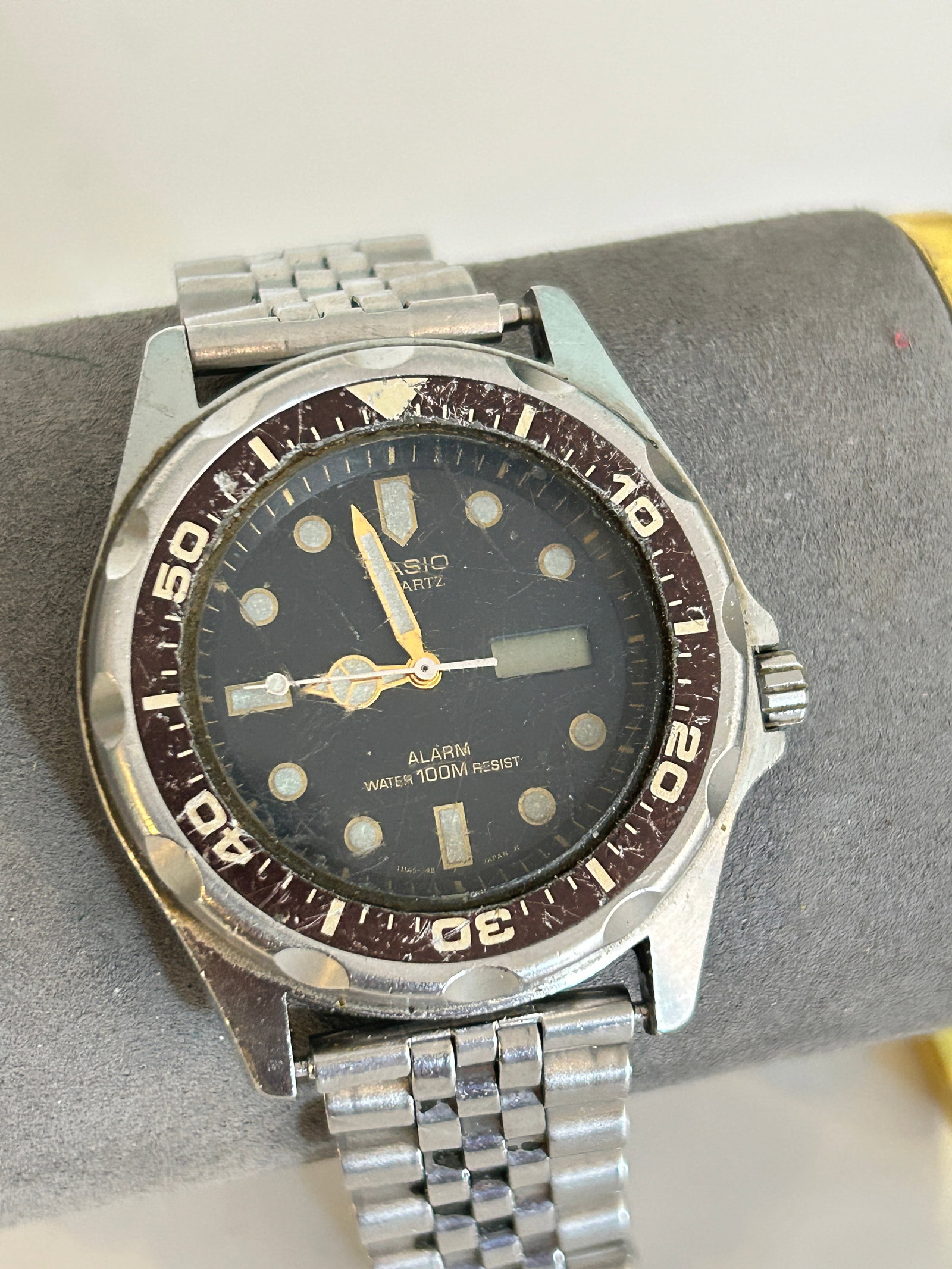Casio 343 MMA-200W Quartz Analog/Digital Alarm Stainless Steel Working Watch has scratches: Casio 343 MMA-200W Quartz Analog/Digital Alarm Stainless Steel Working Watch has scratches Please view all photos as they are part of the description and condition of this Item, Feel free to contact m