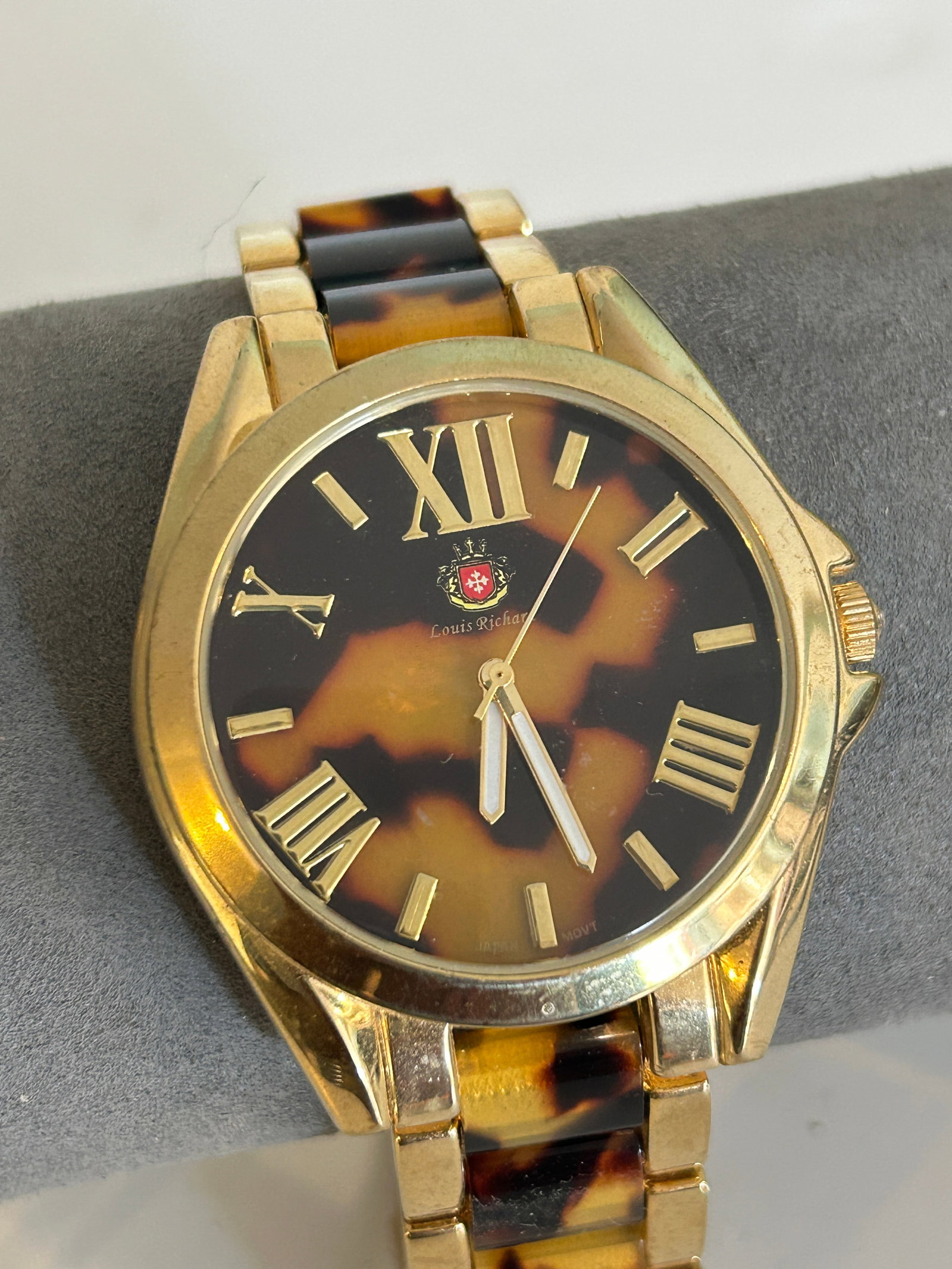 Vintage Louis Richard women's gold-tone and tortoise-shell Watch needs bat (1 of 5)