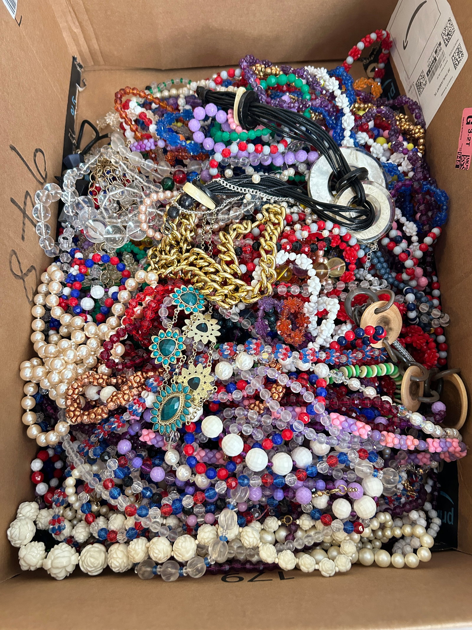 Vintage Lot of Over 200 mixed Necklaces (1 of 3)
