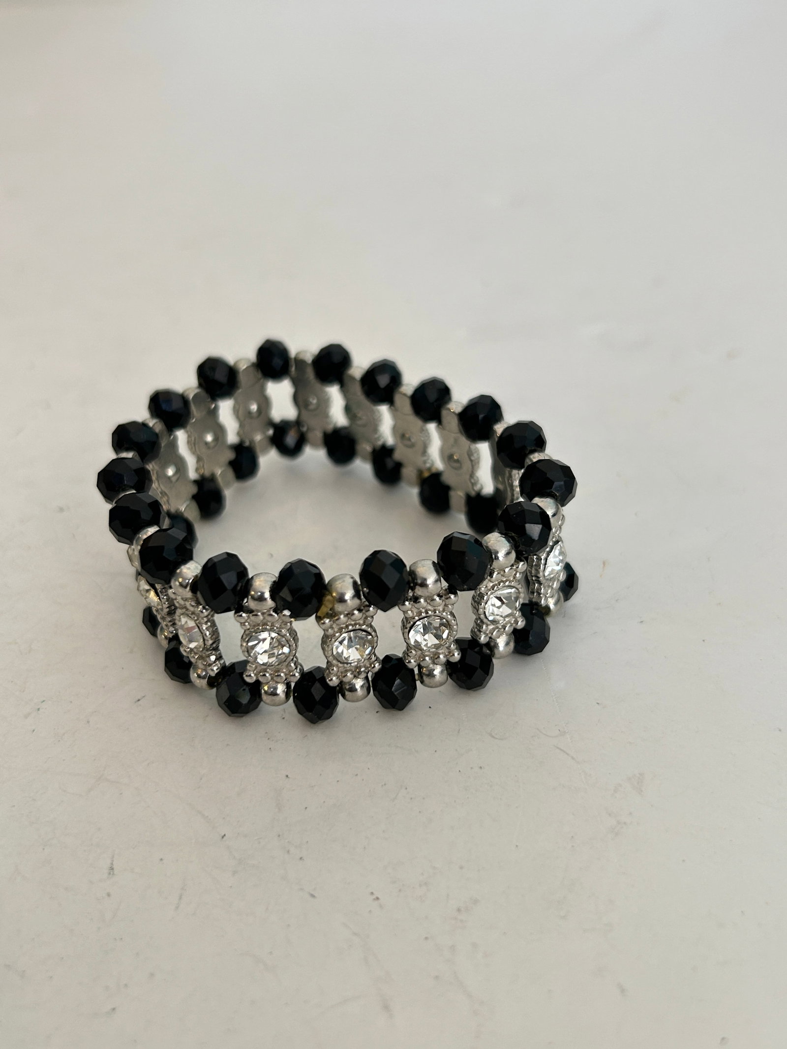 Vintage expansion black and clear rhinestone Bracelet: Vintage expansion black and clear rhinestone Bracelet Please view all photos as they are part of the description and condition of this Item, Feel free to contact me with questions or picture requests!