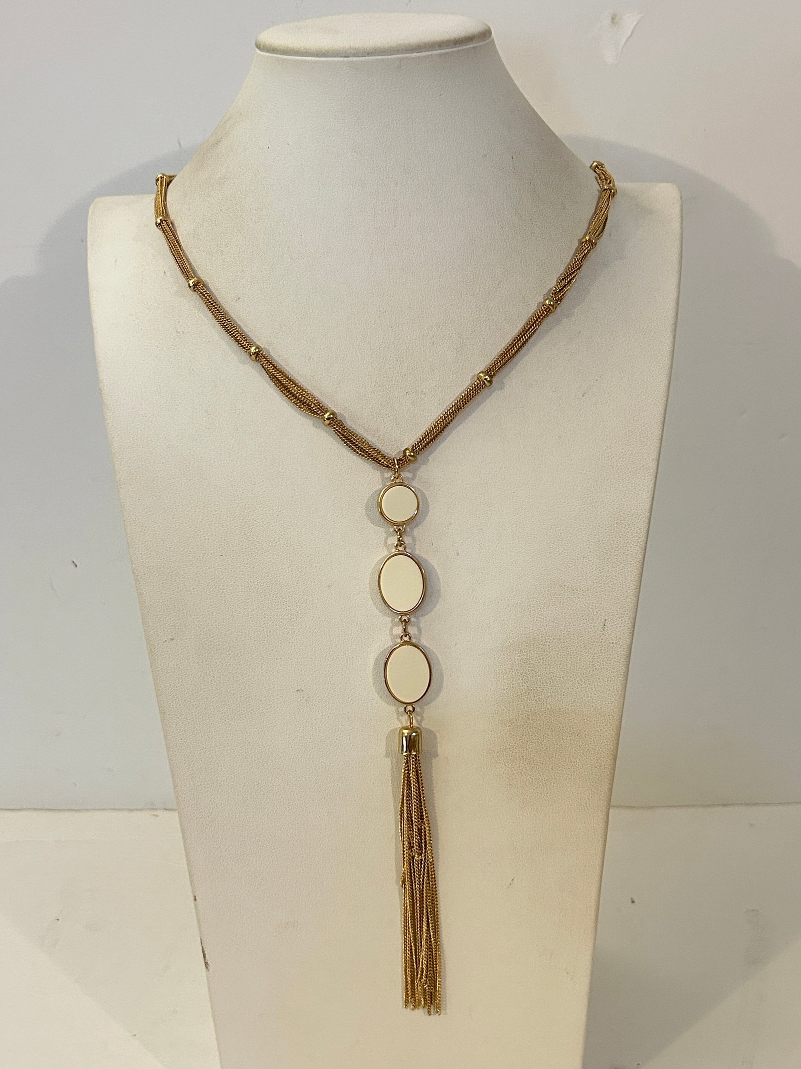 Vintage Gold Tone Multistrand pendant Necklace Tassel 30": Vintage Gold Tone Multistrand pendant Necklace Tassel 30" Please view all photos as they are part of the description and condition of this Item, Feel free to contact me with questions or picture reque