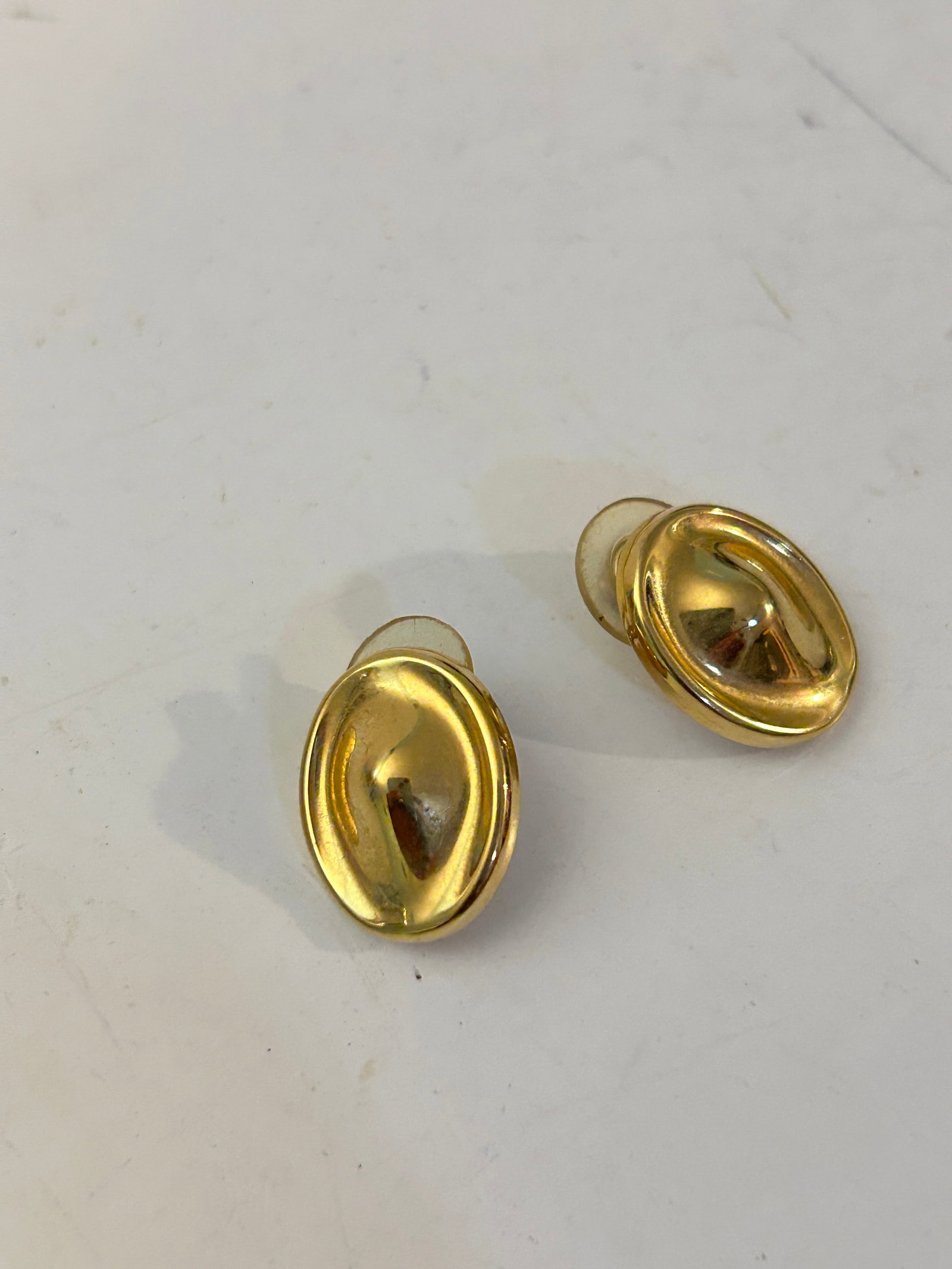 Vintage Monet-style gold-tone oval disc stud Earrings (1 of 4)