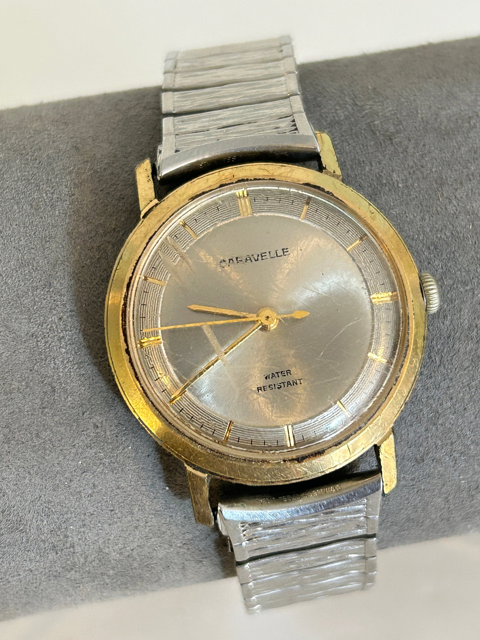 VTG 1963 32mm Gold-Plated Caravelle by Bulova 17J Mens Mechanical Watch Swiss working has wear: VTG 1963 32mm Gold-Plated Caravelle by Bulova 17J Mens Mechanical Watch Swiss working has wear Please view all photos as they are part of the description and condition of this Item, Feel free to conta