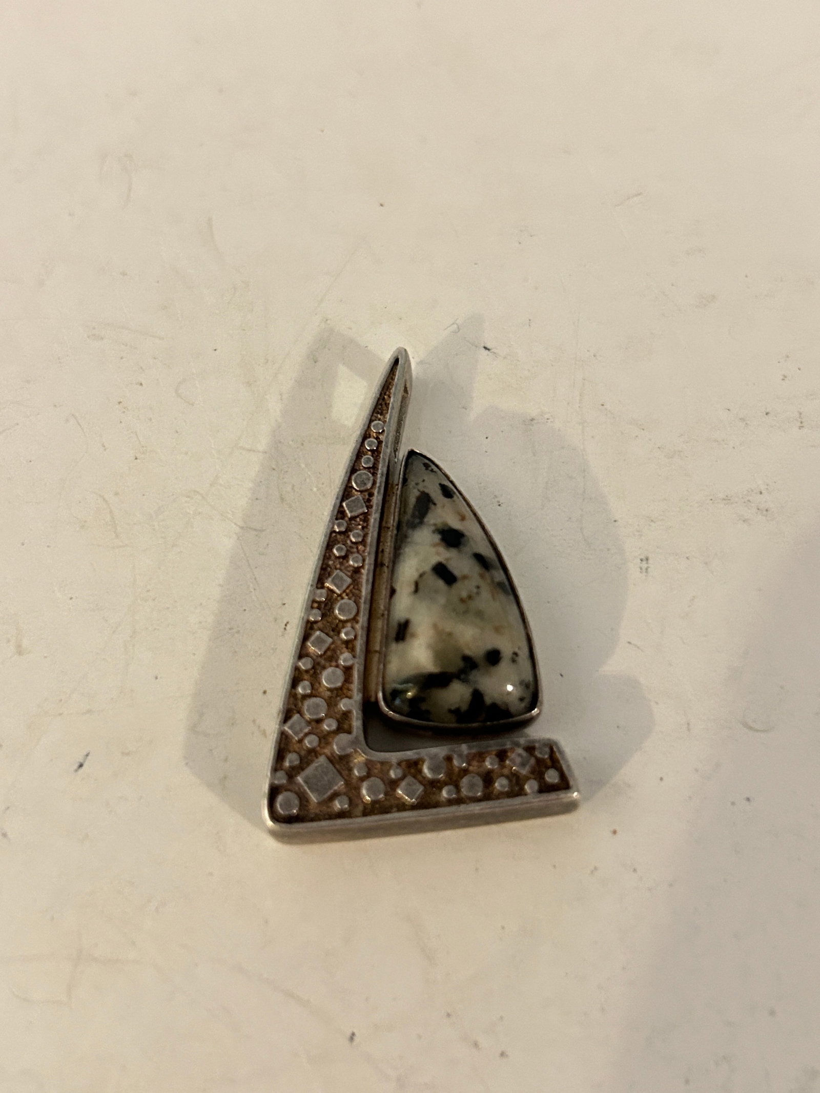 Vintage Sterling Silver Pendant: Vintage Sterling Silver Pendant Please view all photos as they are part of the description and condition of this Item, Feel free to contact me with questions or picture requests! Used Item AS IS