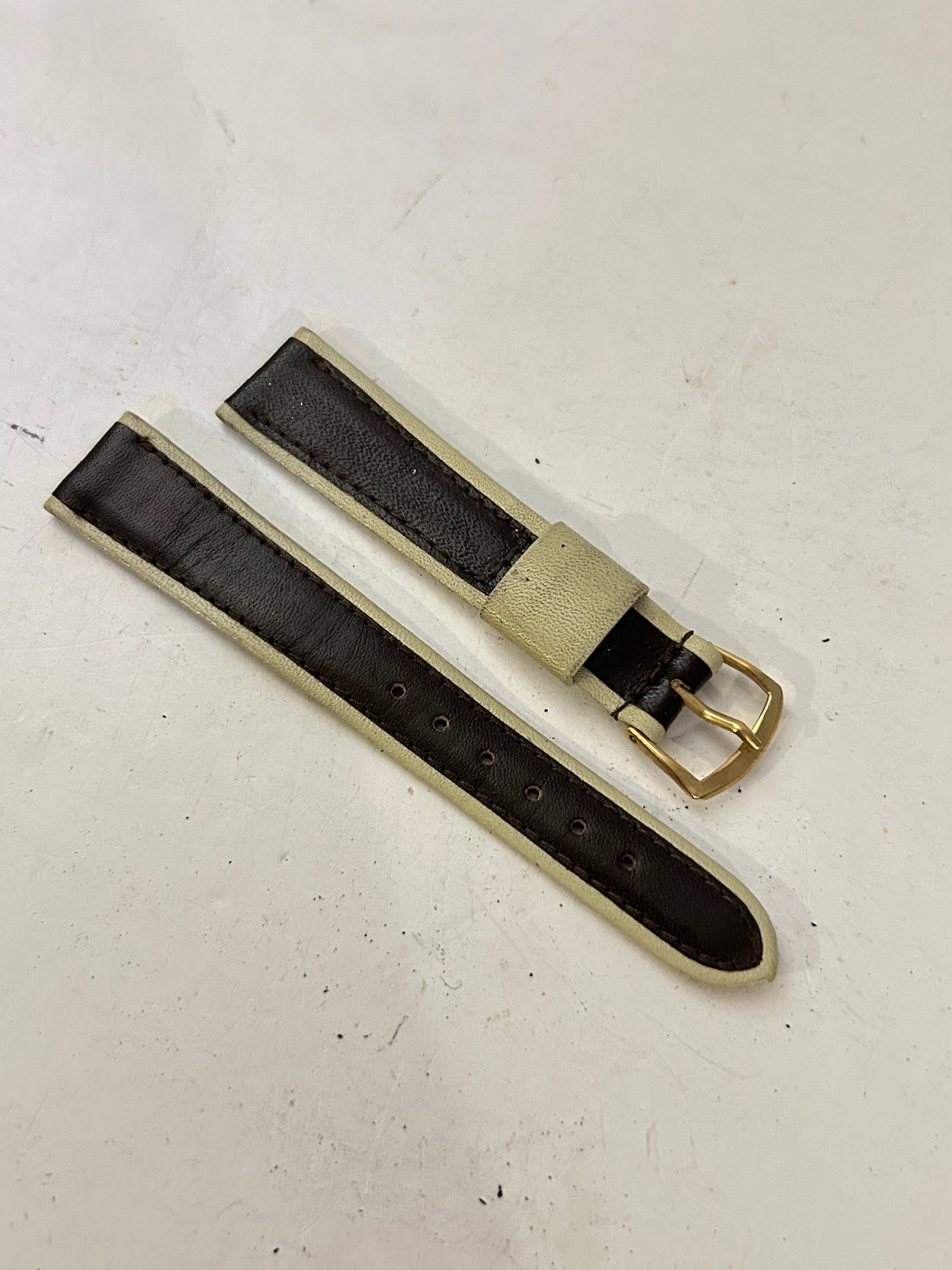 Vintage Genuine Calf two tone Watch Band New 18mm: Vintage Genuine Calf two tone Watch Band New 18mm Please view all photos as they are part of the description and condition of this Item, Feel free to contact me with questions or picture requests! Use